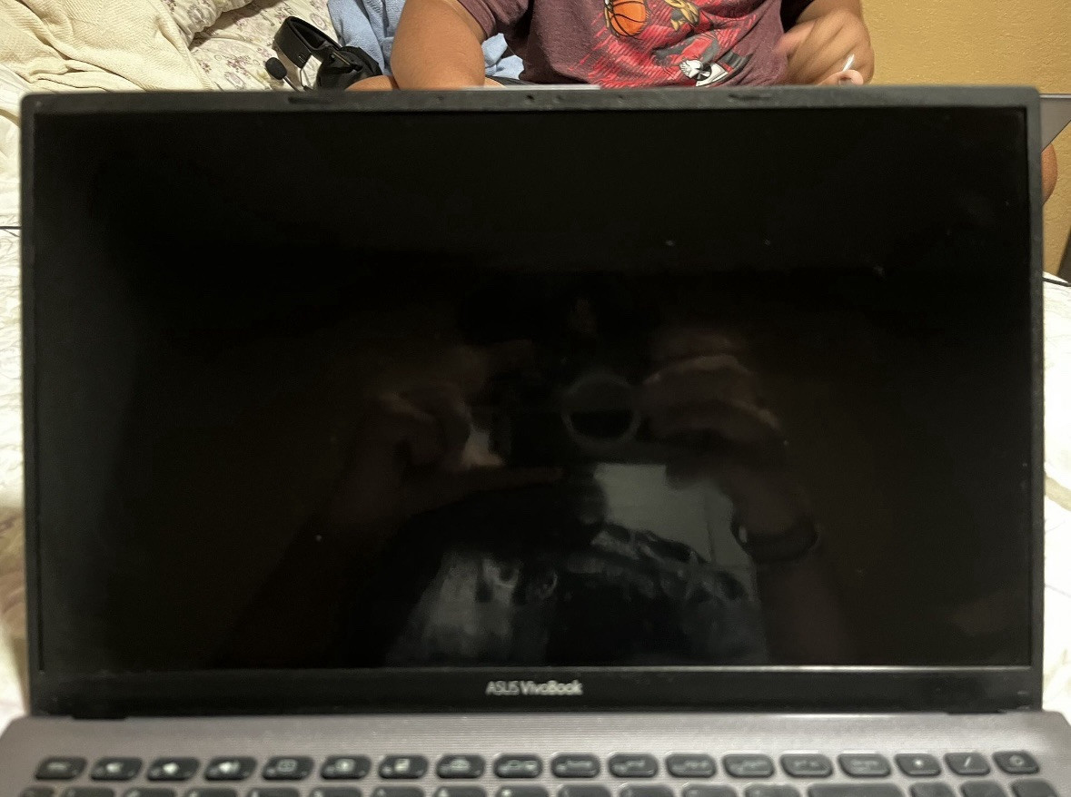 Asus VivoBook 15 F512D Ryzen 7 3700U, 8 GB Ram, 512GB HD Pow