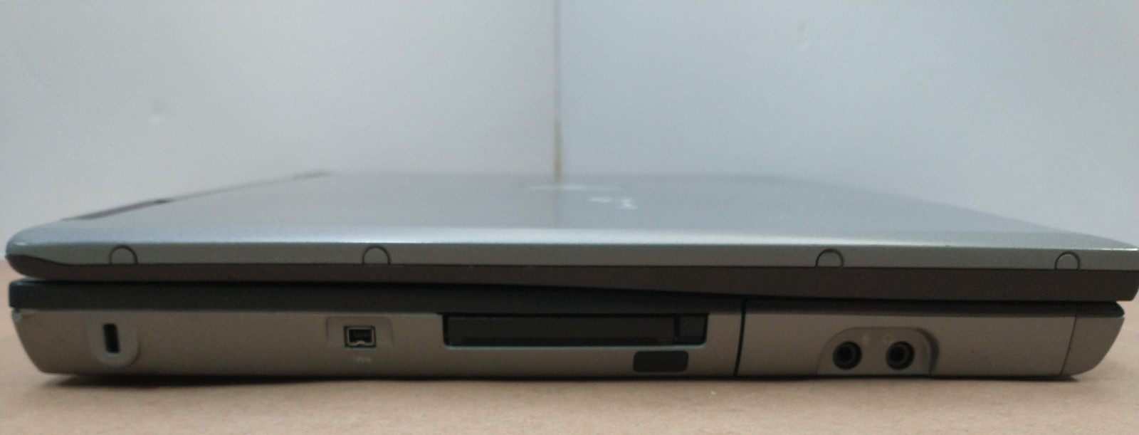 Debian12 Dell Latitude D520 – 15″ LCD/2.00GHz/4GB RAM/240GB SSD HD/SERIAL