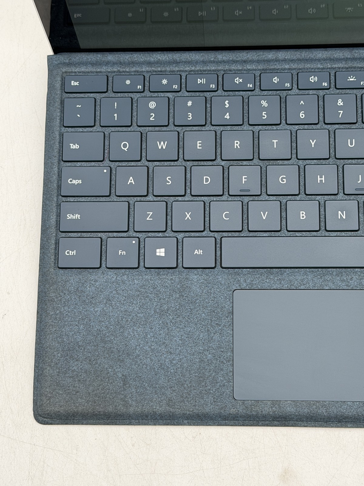 Microsoft Surface Pro 12.3in i5-7300U 8GB 256GB NO OS READ