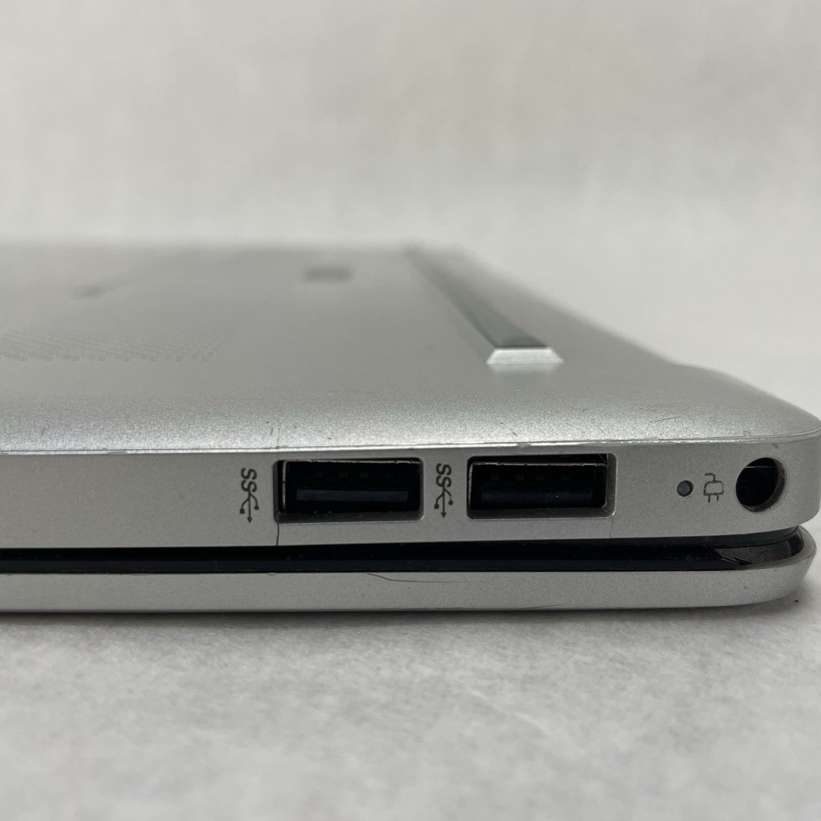 HP 15-dy1051WM 15.6″ i5-1035G1 1.00 GHz 8 GB RAM No SSD/OS/AC – Bad Bottom