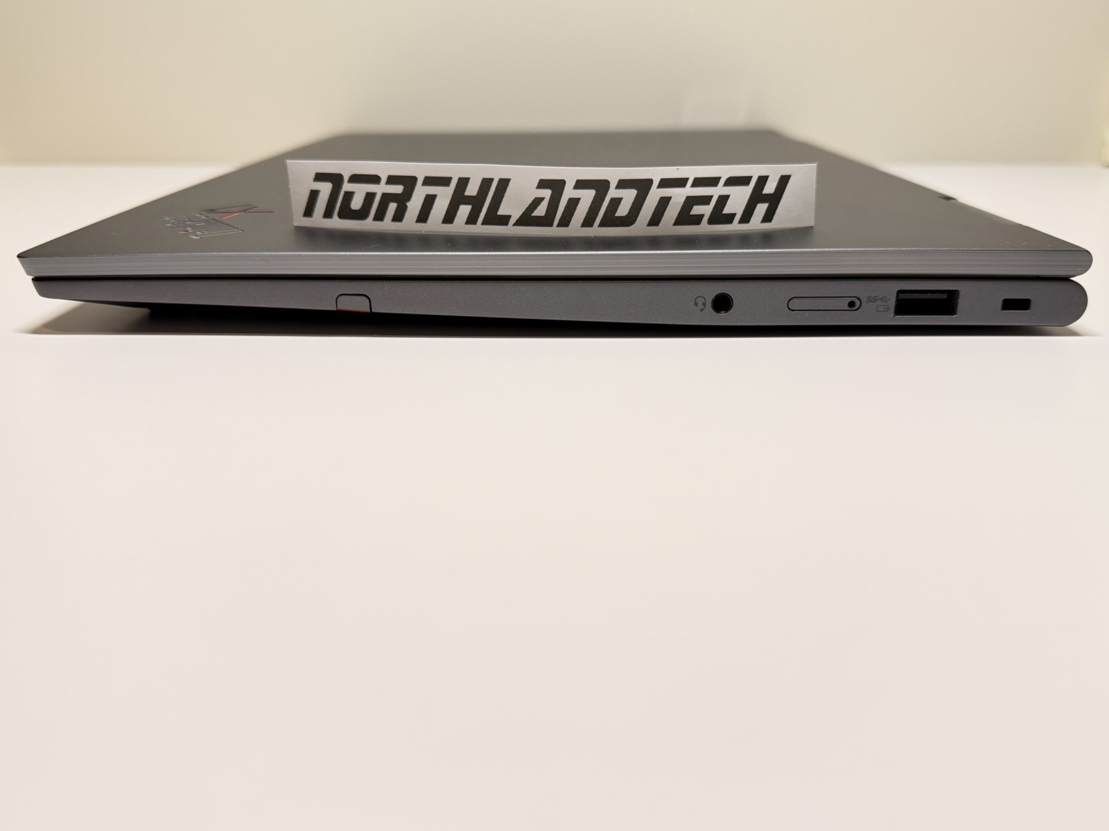 Lenovo ThinkPad X1 Yoga Gen 8 Intel i7-1365U 32GB 512GB 14″ FHD+ TOUCH ESIM