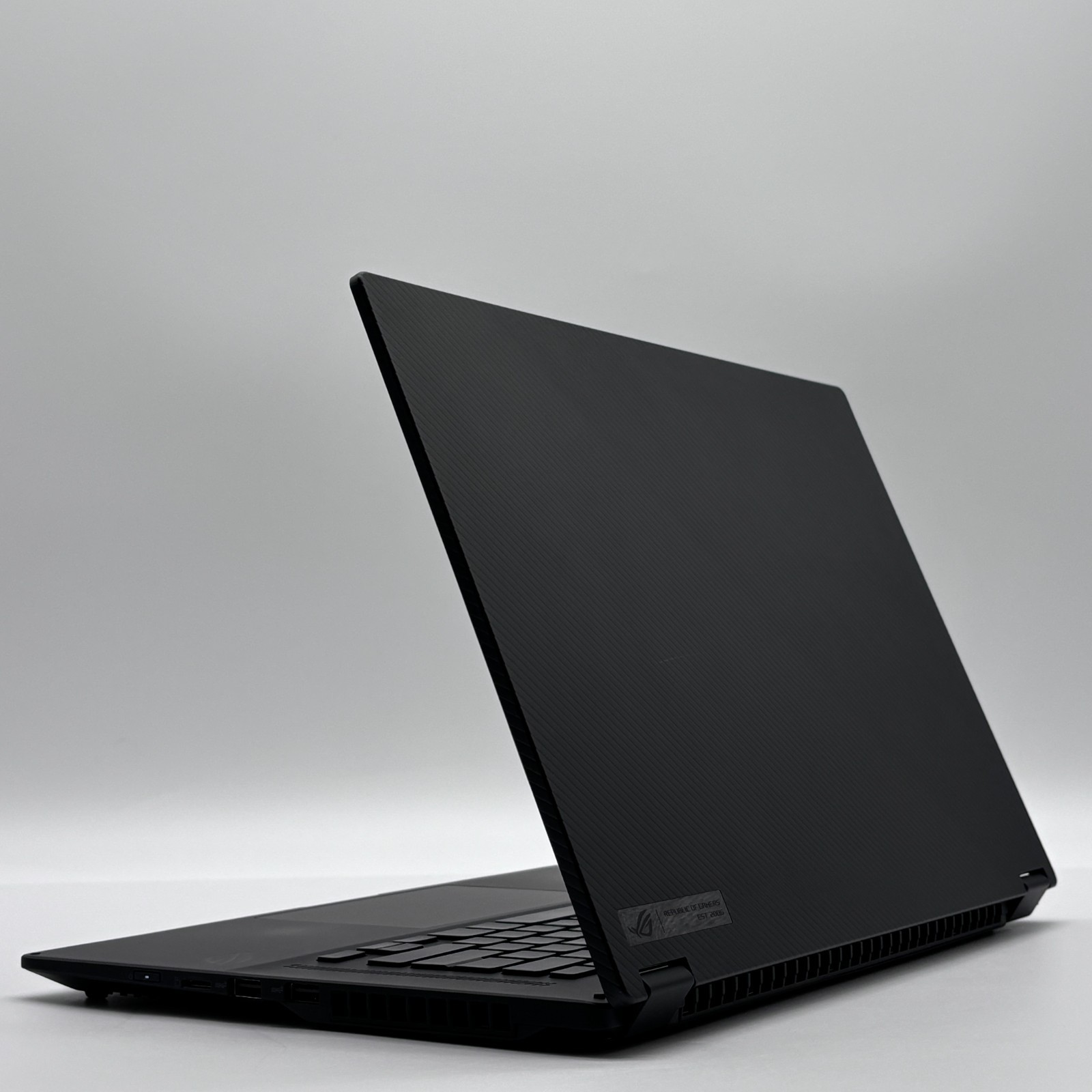 ROG Flow X16 GV601 16 QHD+ TOUCH 3.3GHz Ryzen 9 *UPGRADED 2TB SSD* RTX 3060