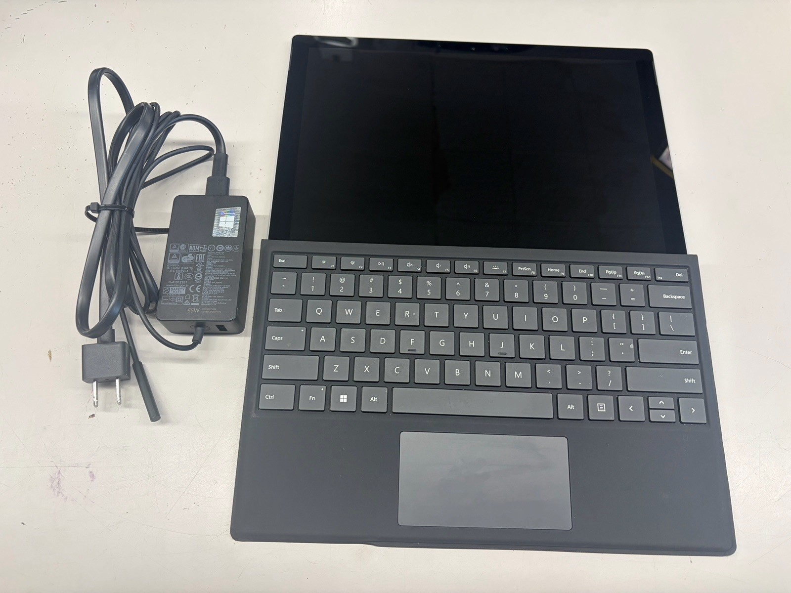 Microsoft Surface Pro 7+ 12.3″ – i5 2.40GHz/8GB/128GB w/Type Cover