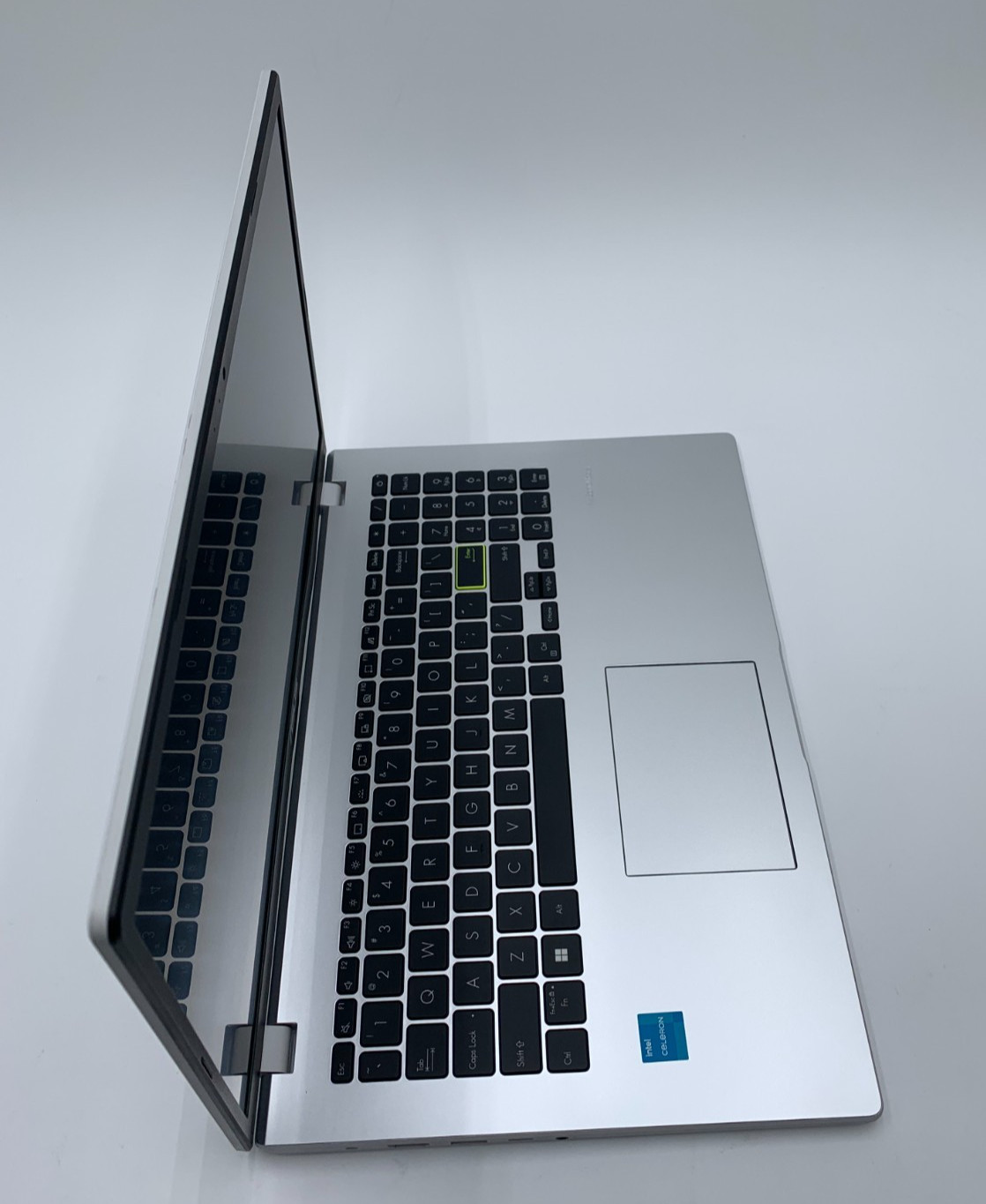 Asus Vivobook L510K 15.6″ N4500 1.1GHz 128GB SSD 4GB DDR4 White Excellent/W.Box