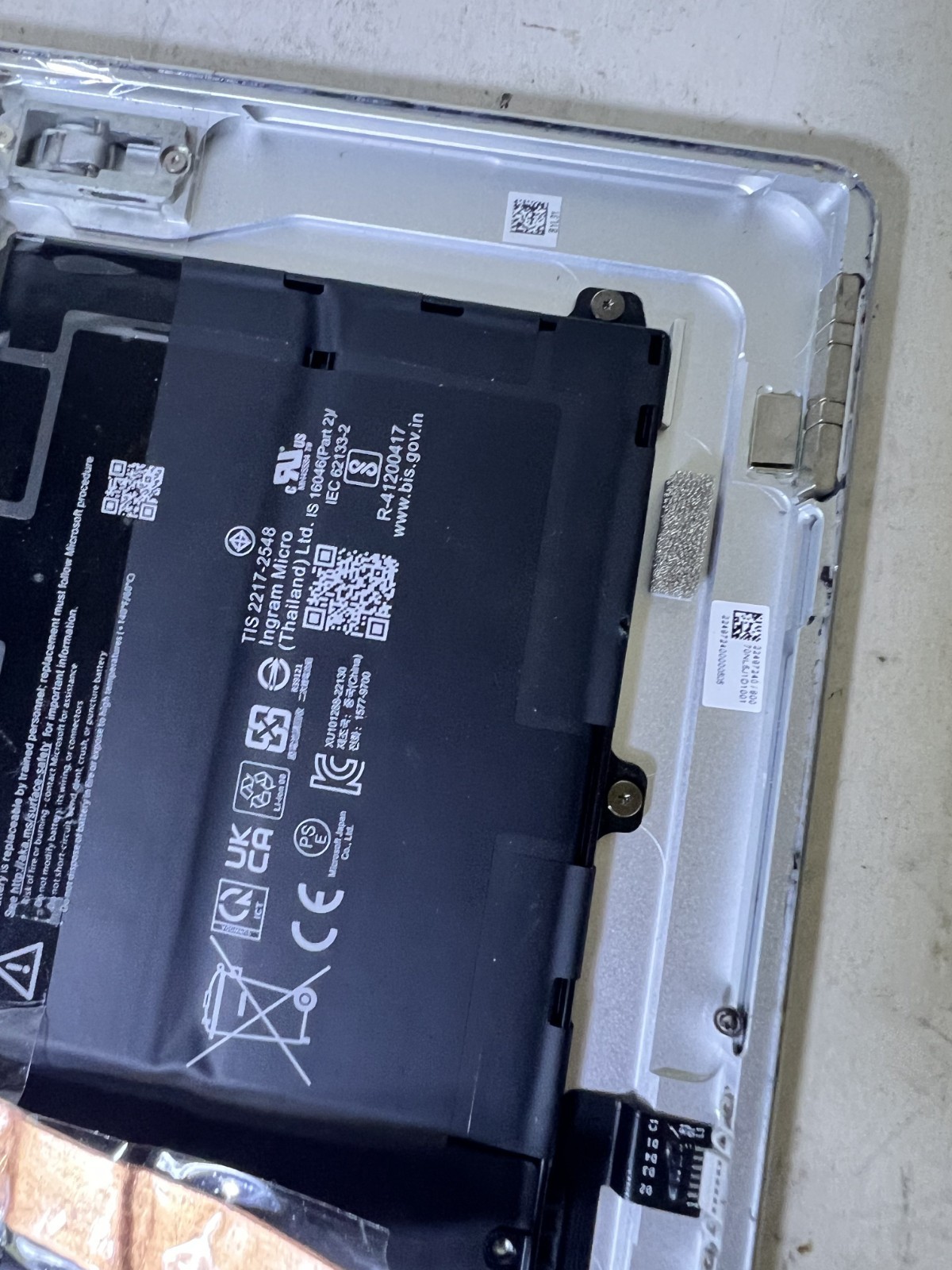 Microsoft Surface Pro 9 13″ i5-1235U 8GB RAM 2038 As-Is No Screen – No SSD READ!