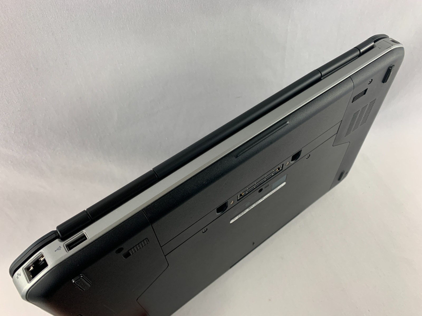 Dell Latitude E5530 Laptop For Parts/Repairs, No HDD/ OS Has Caddy, Screen Issue