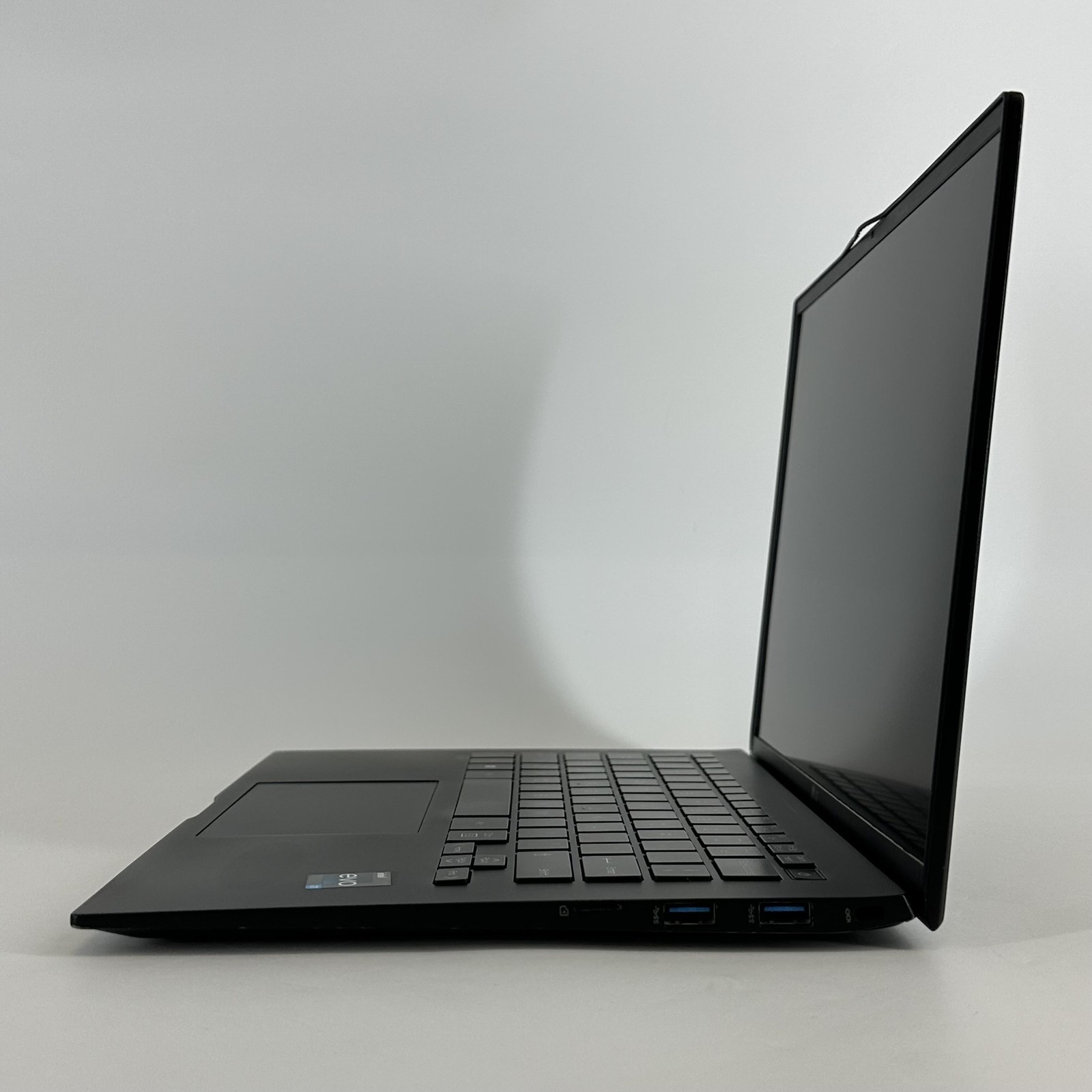 LG Gram 14 Black FHD+ 2.1 GHz i7-1260P 16GB 512GB SSD Good – No Feet
