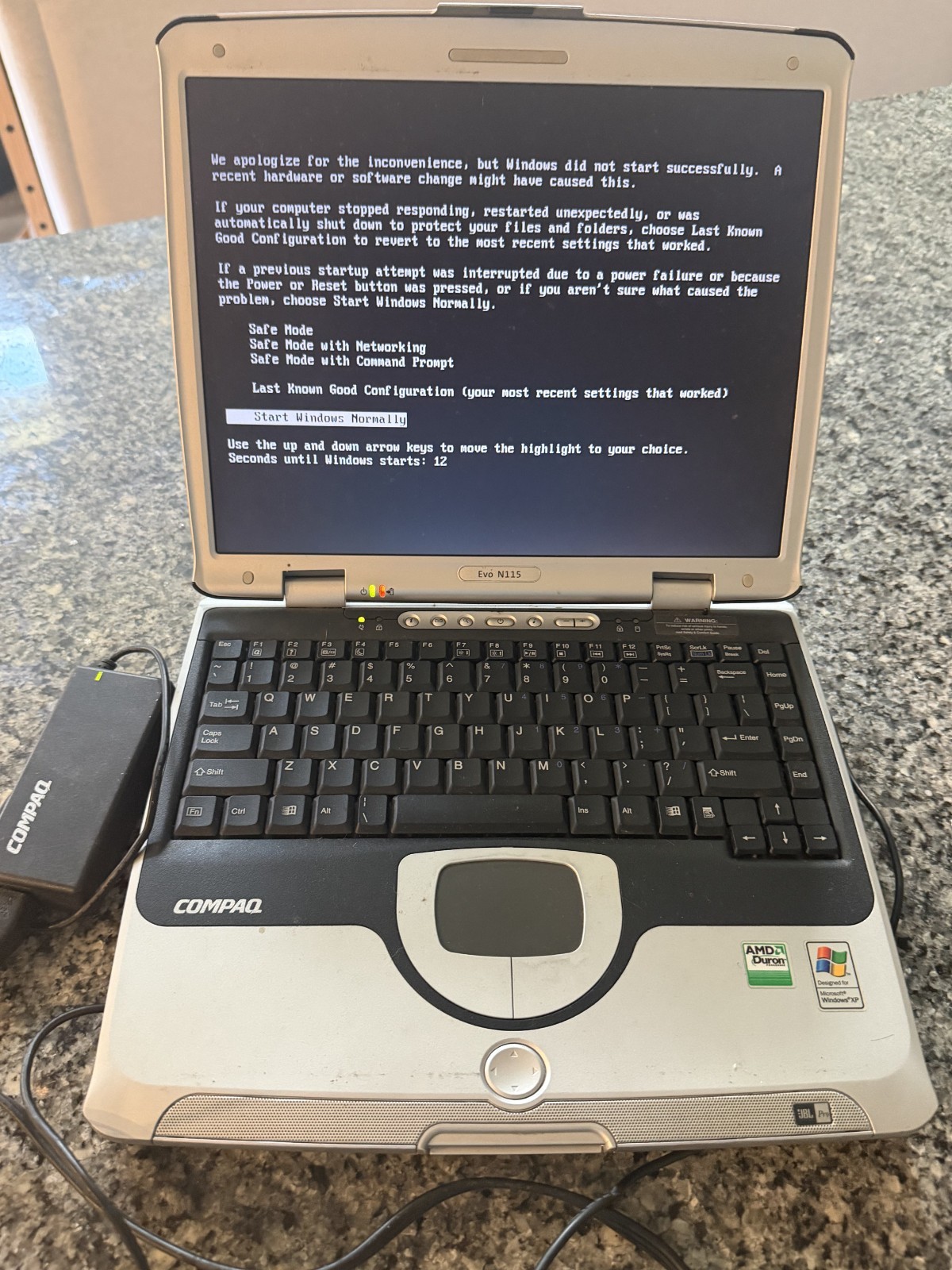 Compaq Evo N115 Vintage Laptop AS-IS STUCK ON BOOT SCREEN