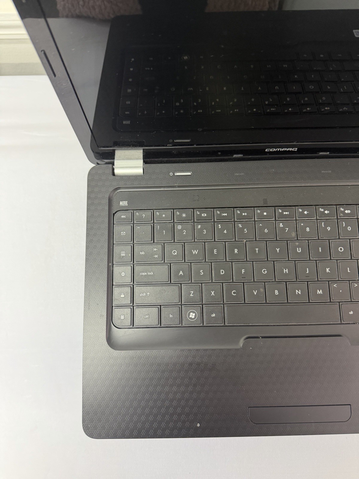 Compaq Presario CQ G2-219wm Laptop – Good Screen – Intel Celeron 900 – Read Desc