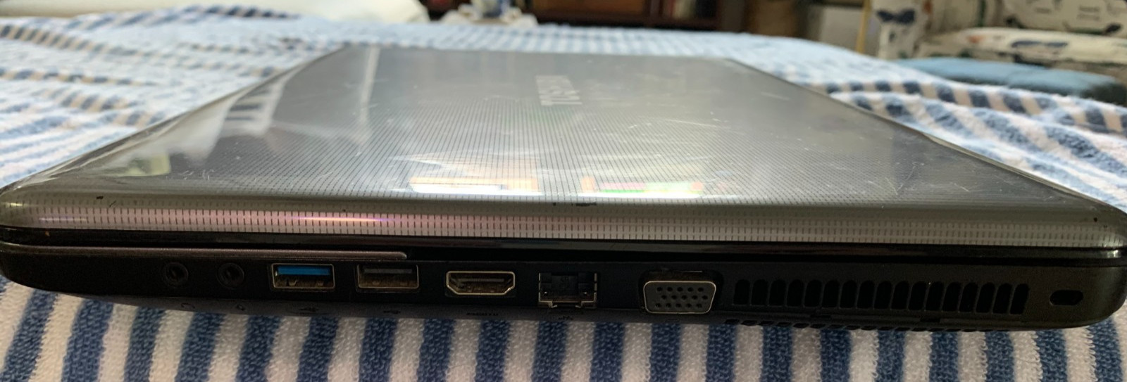 Toshiba Satellite C875-S7341 Intel i3-2328M 2.20Ghz 4GB Ram Chg. Battery. No HDD