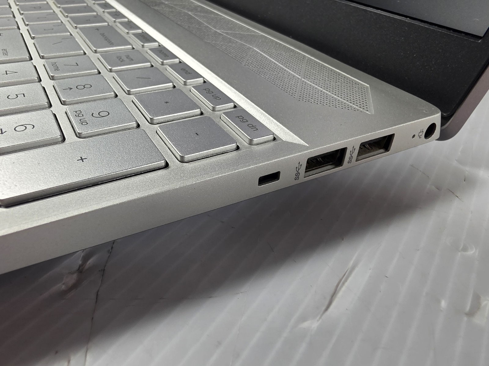 HP Pavillion 15-cs3 Laptop TOUCHSCREEN i5-1035G1 16GB RAM 1TB SSD NVMe WIN 11