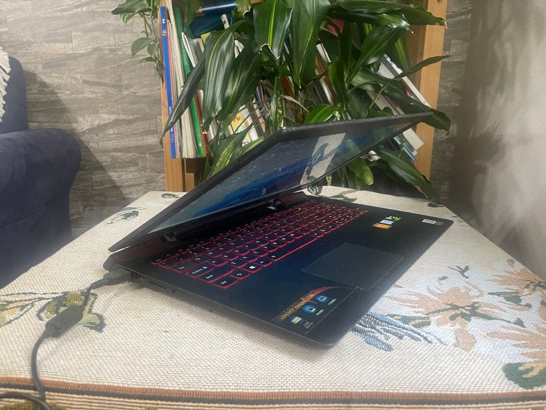 Lenovo Y700-15ISK 15.6″ i5-6300HQ 8GB RAM 256GB SSD+640GB HDD Nvidia GTX 960M
