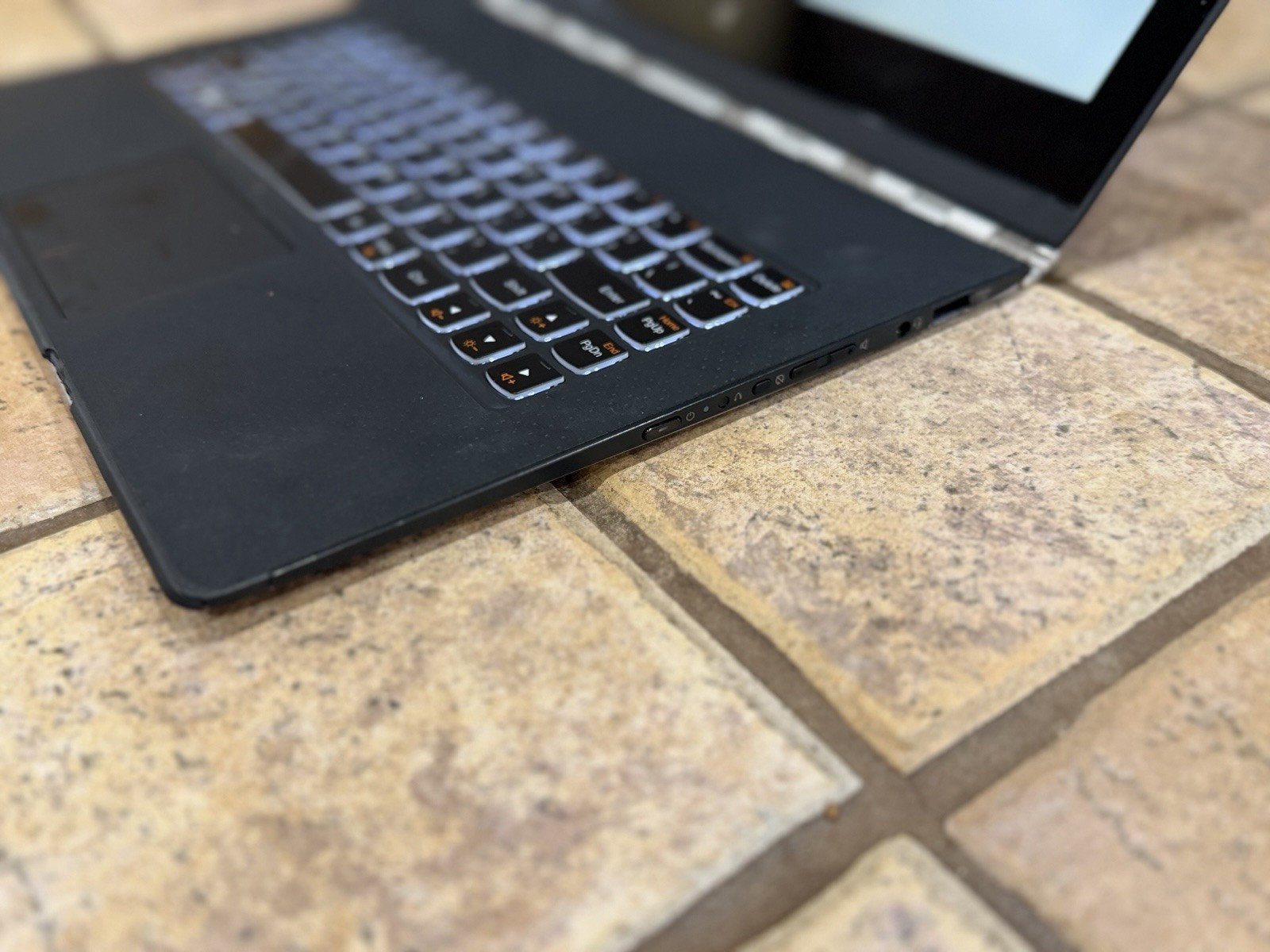 Lenovo Yoga 3 Pro-1370 Touchscreen Intel Core M-5Y71 8GB RAM – Boots to BIOS