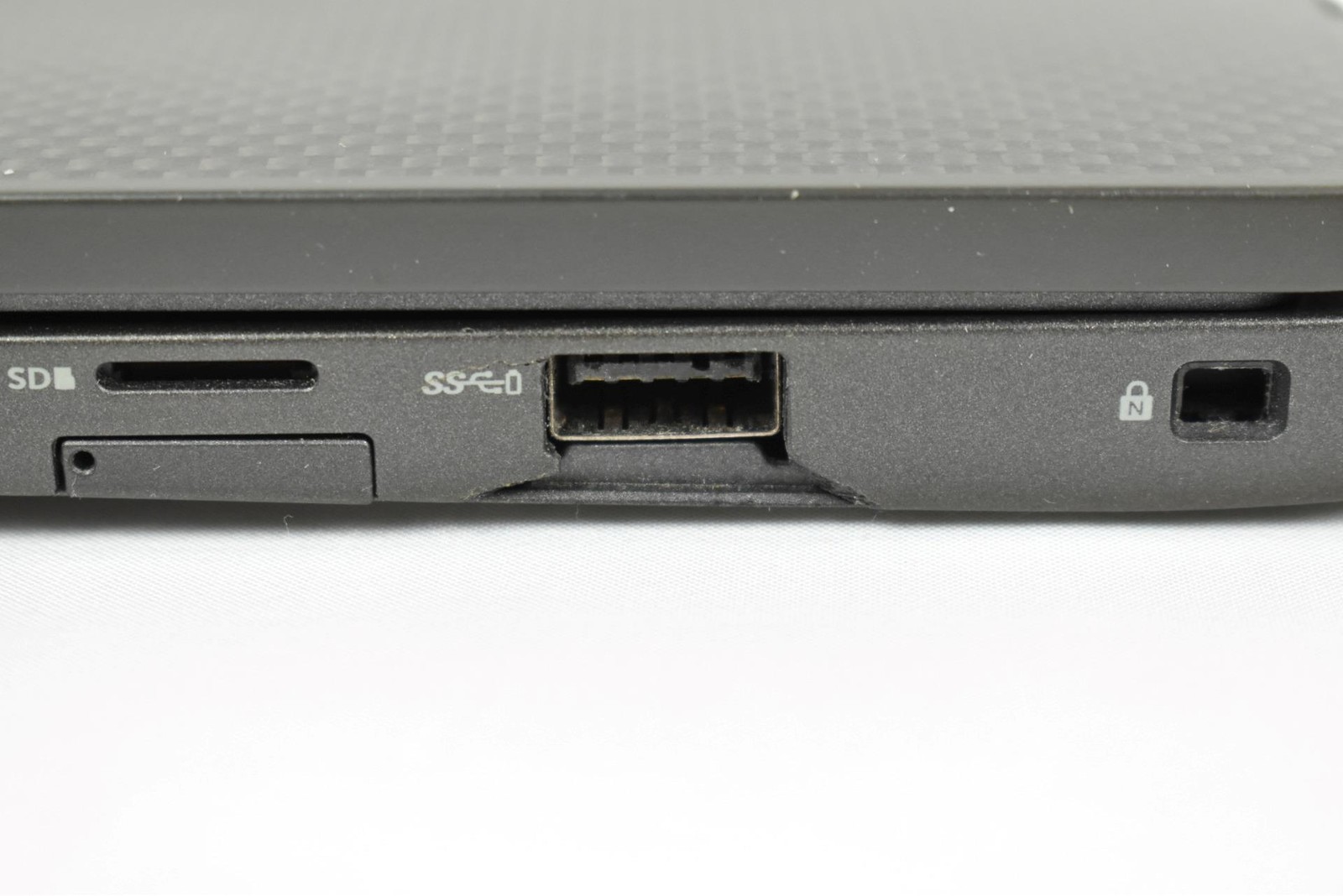 Dell Latitude 7400 Laptop i7-8665U 1.9GHz 16GB 256GB SSD No OS 14″ *See Issues*