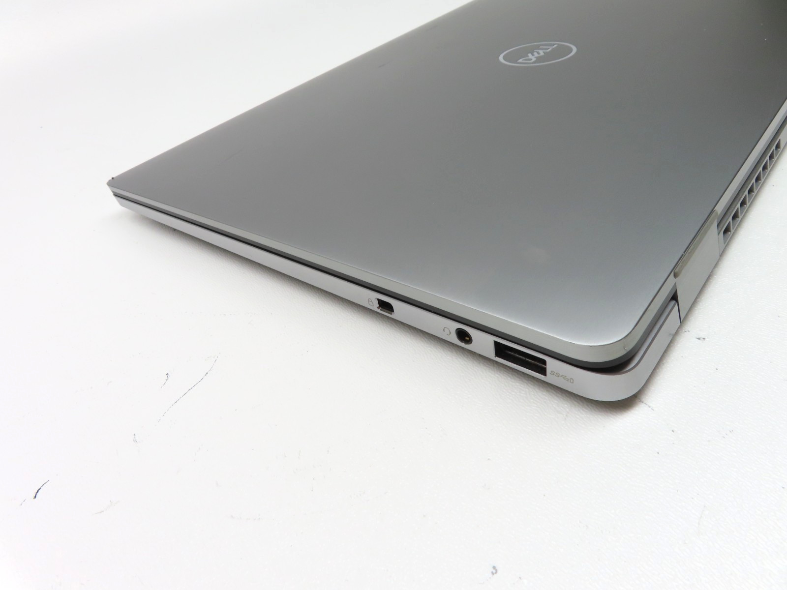 Dell Latitude 9510 15.6″ Intel i7-10810U 1.1GHz 16GB RAM 512GB SSD