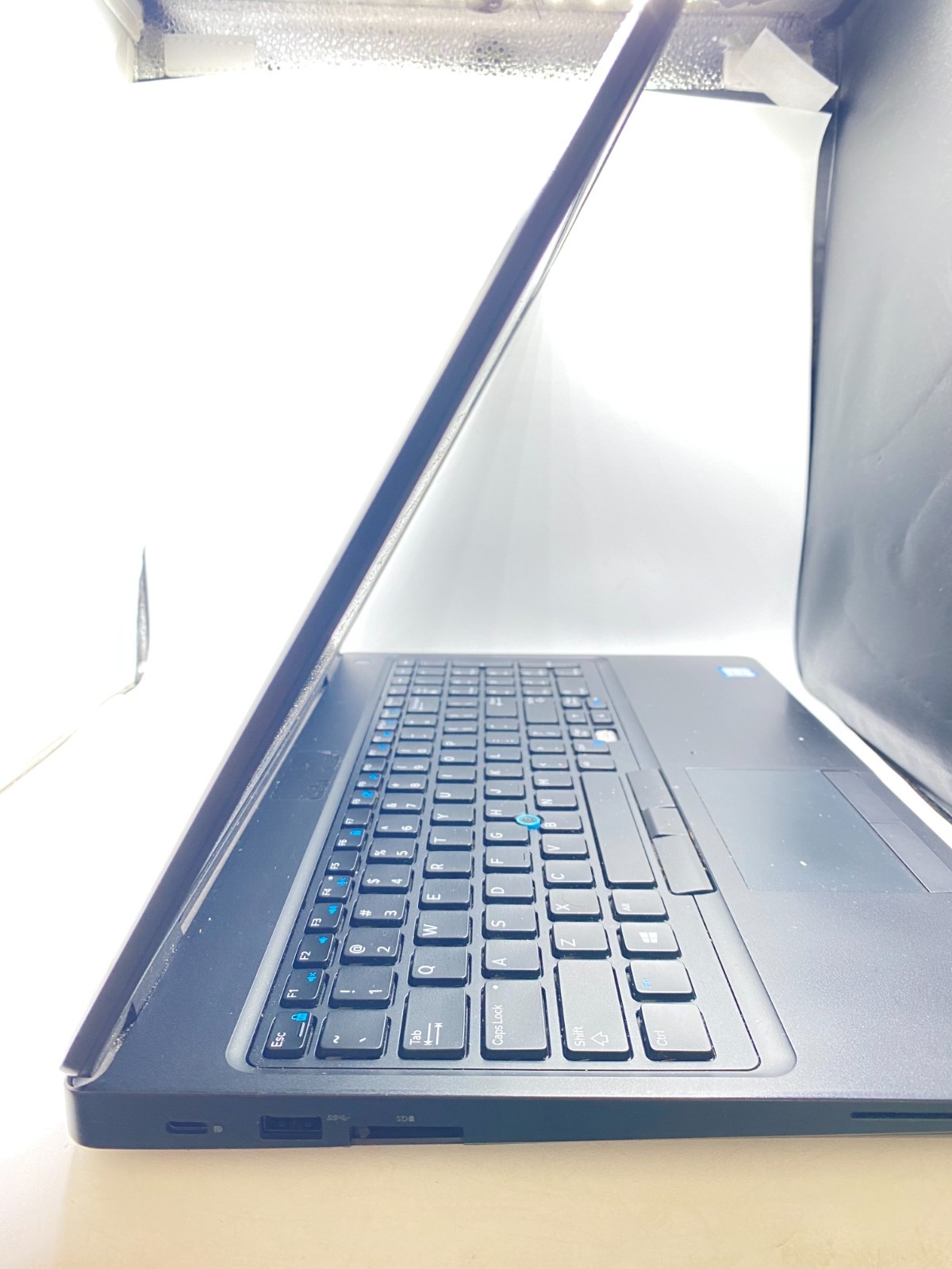 Dell Latitude 5590 15.6″ Laptop Intel Core i5-8350U 1.70GHz 8GB RAM 256GB SSD