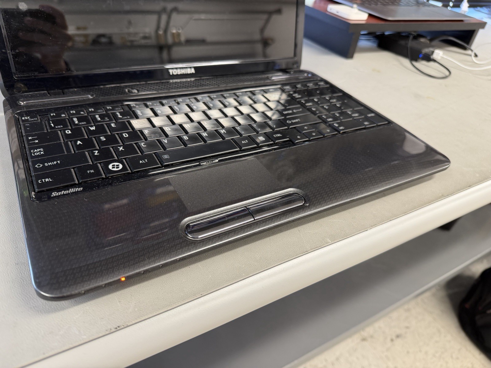Toshiba Satellite L655-S5150 Laptop 4GB RAM Intel Pentium 2.13GHz 300GB Working