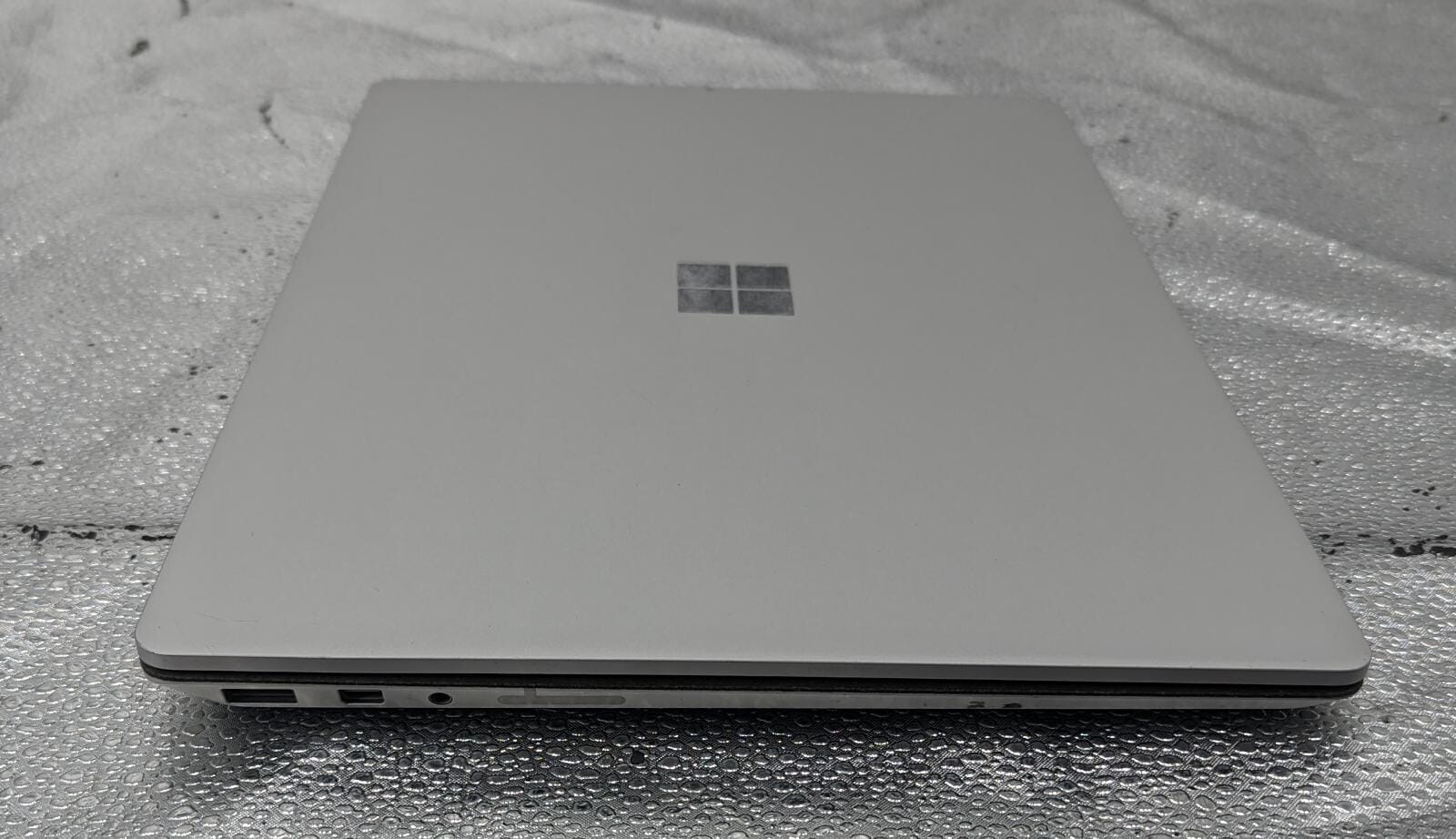Microsoft Surface Laptop 13.5″ 256GB 8G Intel Core i5 7th Gen. 2.60 GHz *READ*