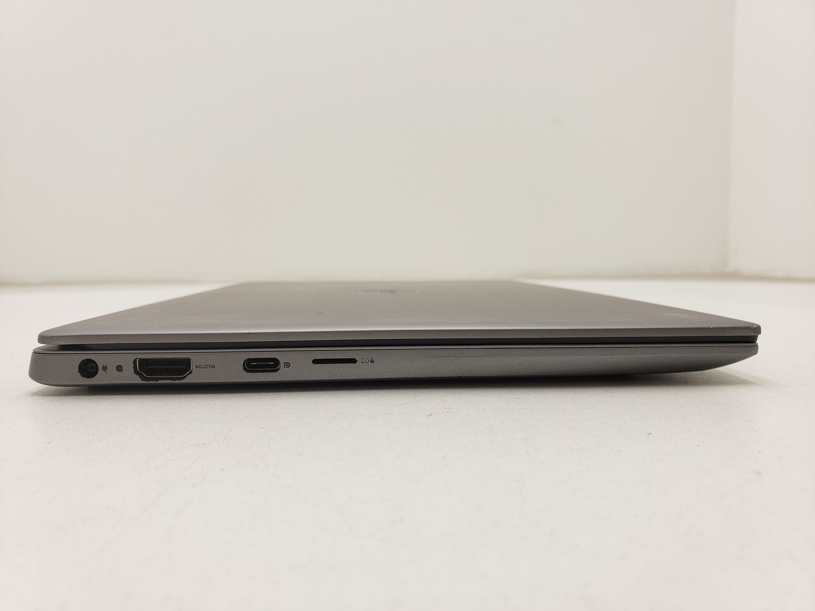 Dell Latitude 3301 Intel i7-8565U 8GB RAM 256GB SSD Windows 11 Pro 13.3″ Laptop.