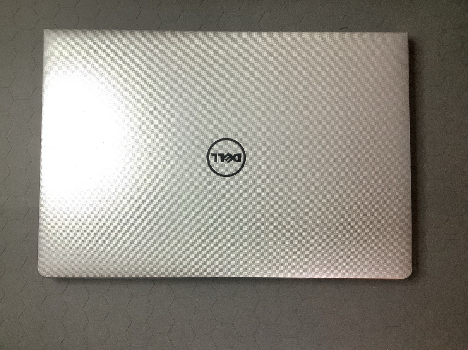 Dell Inspiron 15 5000 series- AMD E2-7110/4GB RAM/ 1000GB HDD/Linux Mint