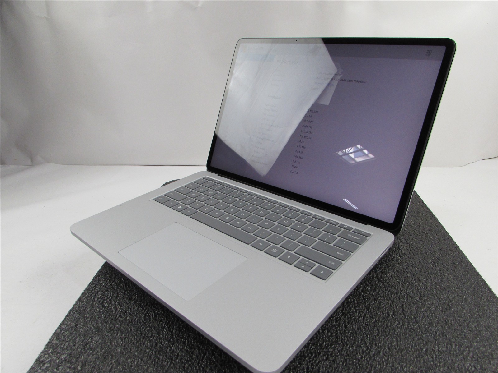 Microsoft Surface Laptop Studio 1964 i7-11370H 1TB SSD 32GB RTX A2000 *No A/C*