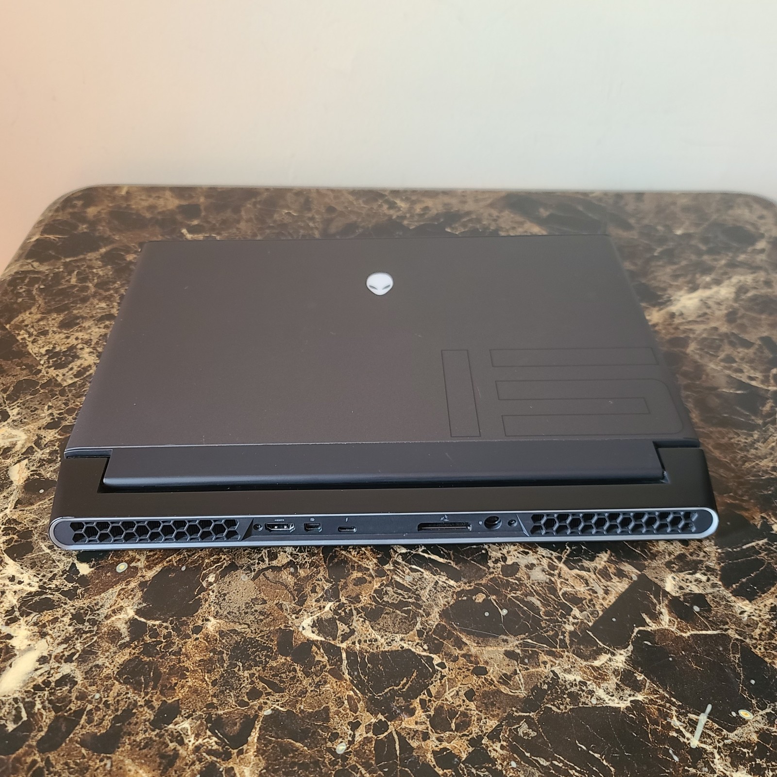 ALIENWARE M15 R2 GAMING LAPTOP CORE i7-9750H 16GB RAM RTX 2060