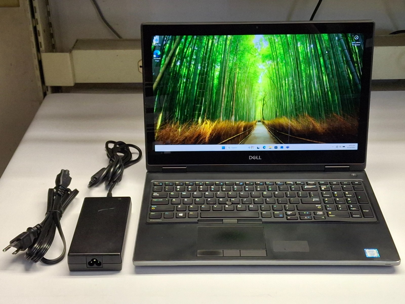 Dell Precision 7530 XEON E-2176M 2.70GHz Webcam 32GB 256GB SSD NVMe Wifi W11P