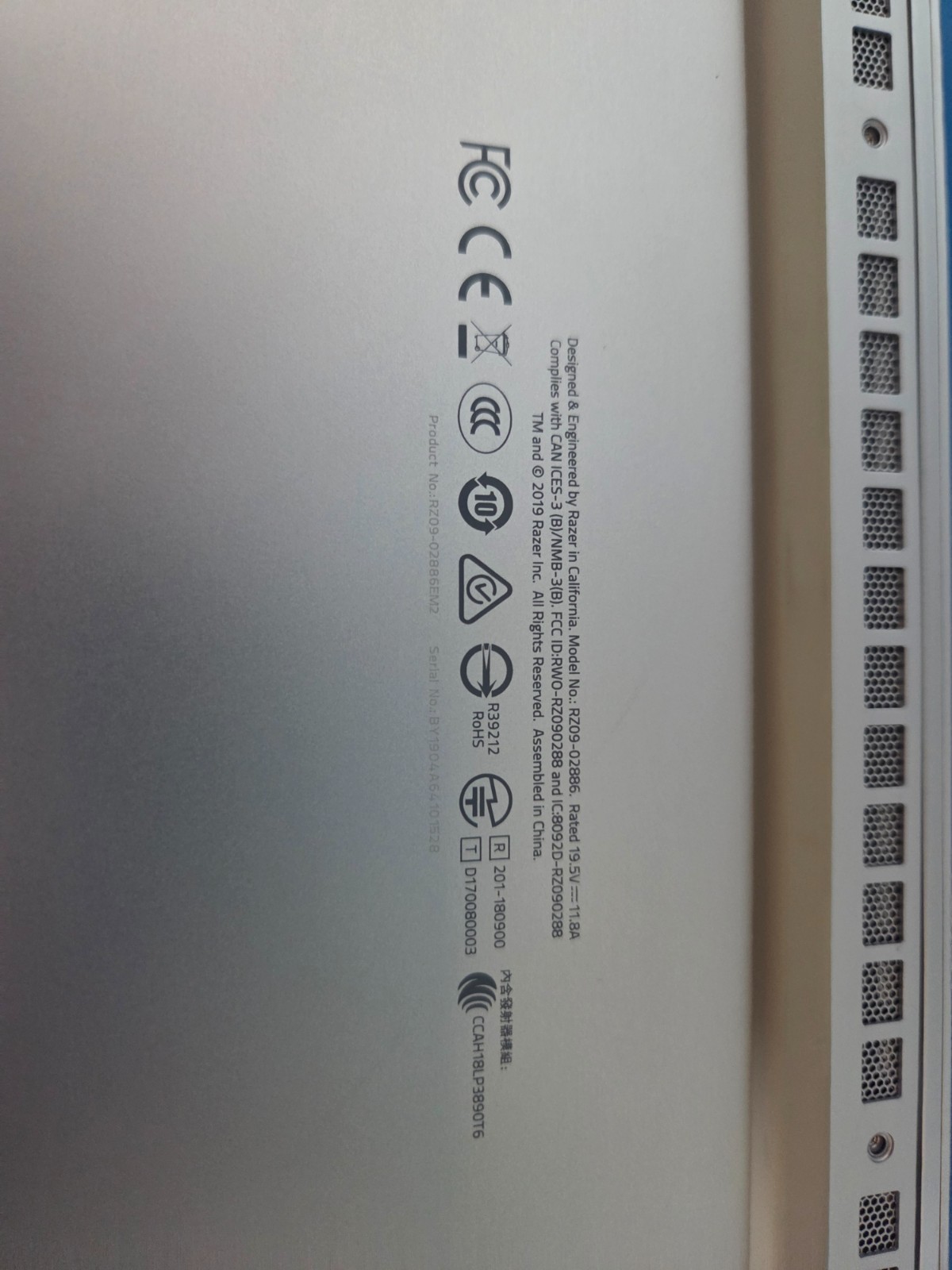 Razer Blade Advanced 15 2019 – FHD – RTX 2060 – Mercury