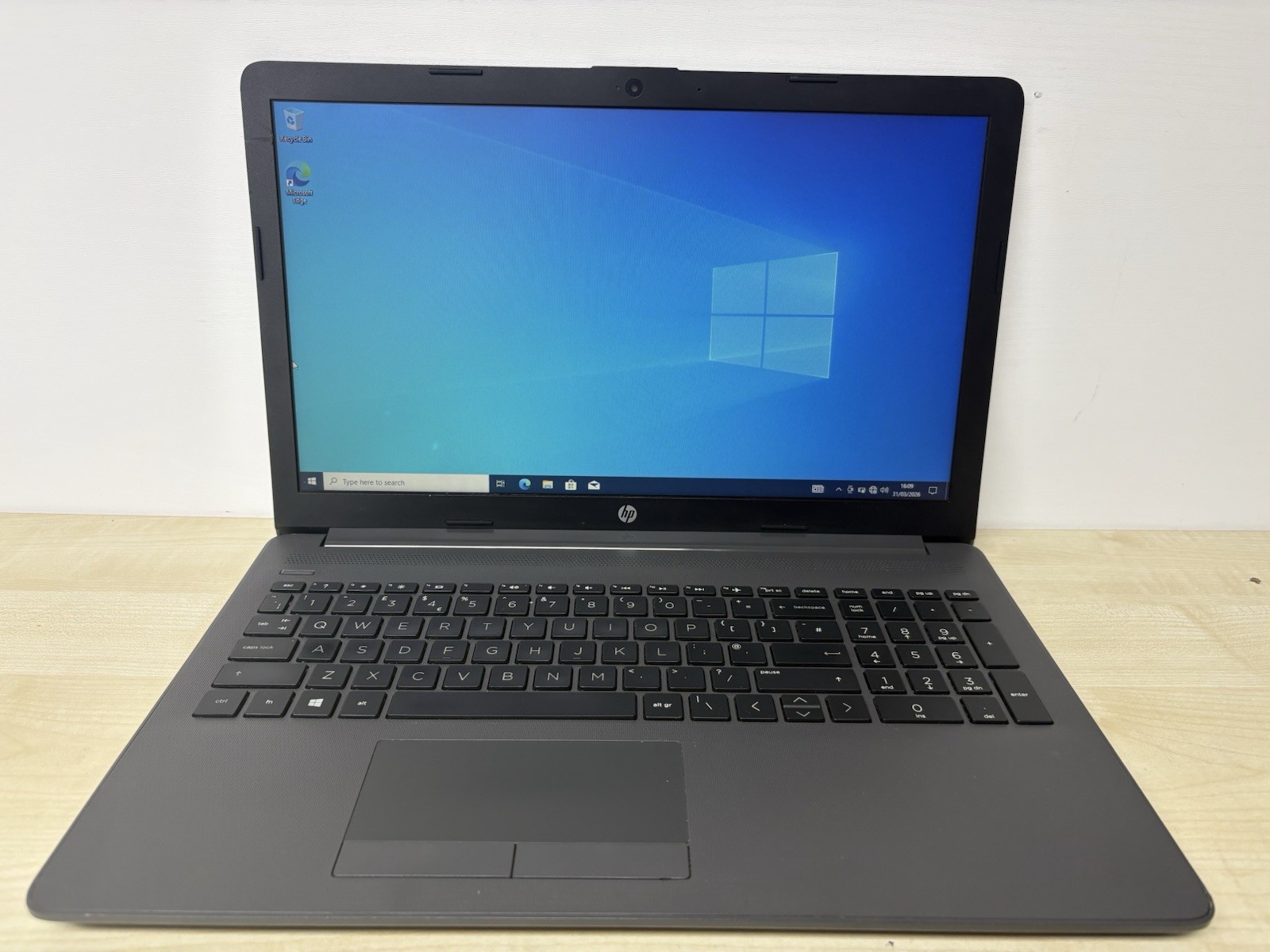 HP 255 G7 AMD Ryzen 3 2200U Radeon Vega 2.5GHz 15.6″ 8GB 256GB SSD Win 10 READ