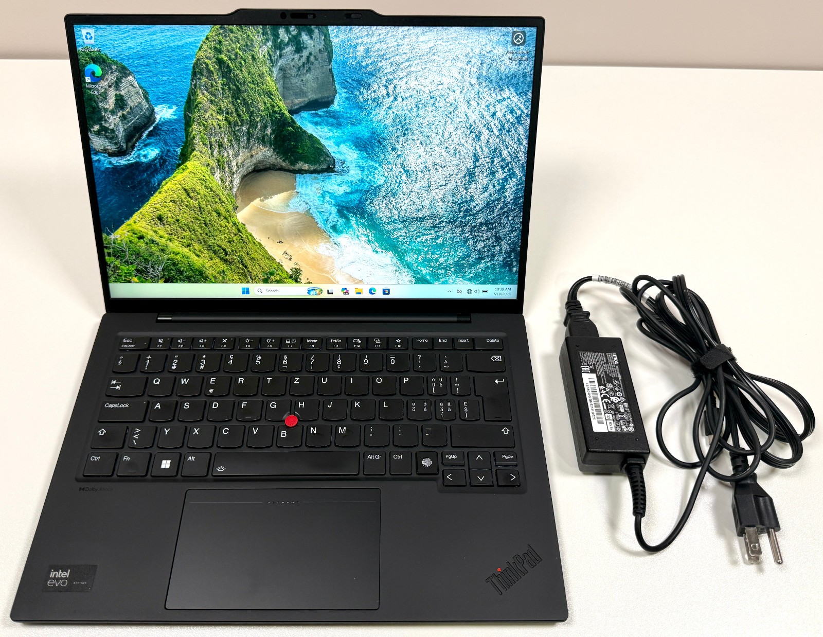 Lenovo ThinkPad X1 Carbon Gen 12 14″ 1.4GHz Ultra 7 155H 32GB RAM 1TB SSD SWISS!