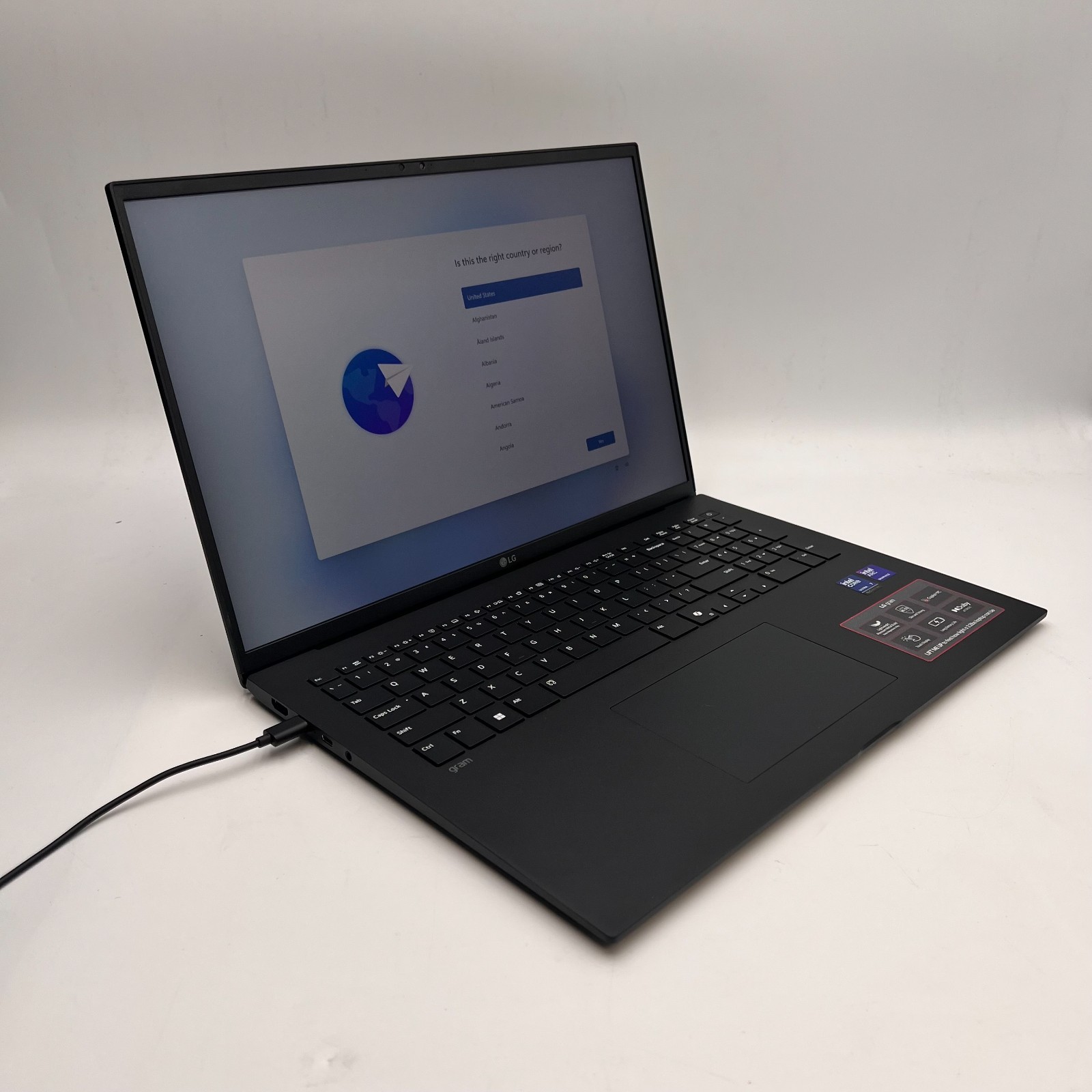 LG Gram 17″ 17Z90TL-H.AUB6U3 Ultra 7 32GB RAM 1TB SSD Black | NEW OPEN BOX