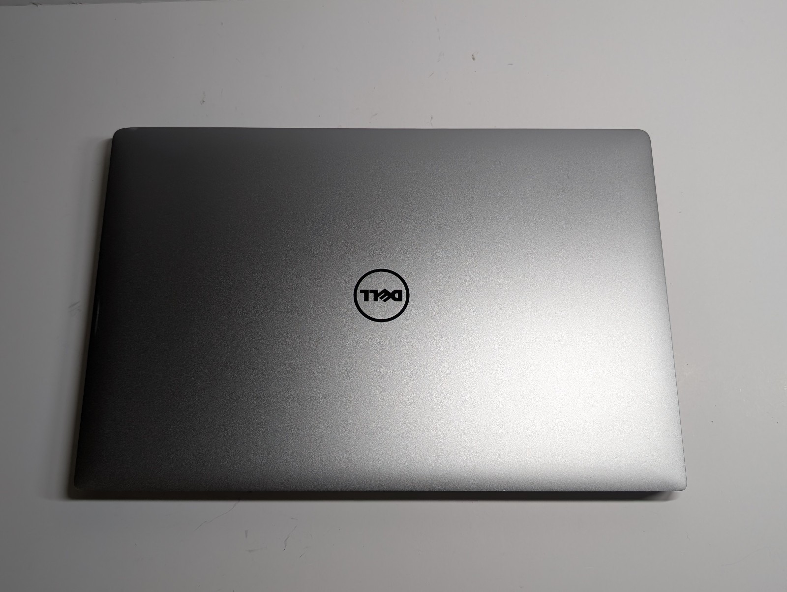 Dell Precision 5520 Intel Xeon E3-1505M v6 16GB 256GB NVMe Quadro M1200 Win10