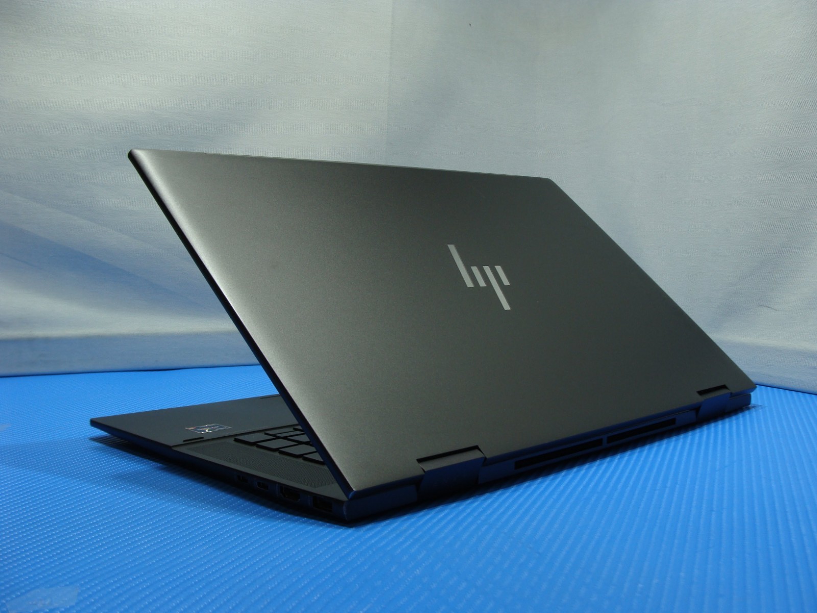HP ENVY x360 15-ey0013dx 2-in-1 15.6″ TOUCH Ryzen 5 5625U 2.3GHz 8GB 256GB W11H