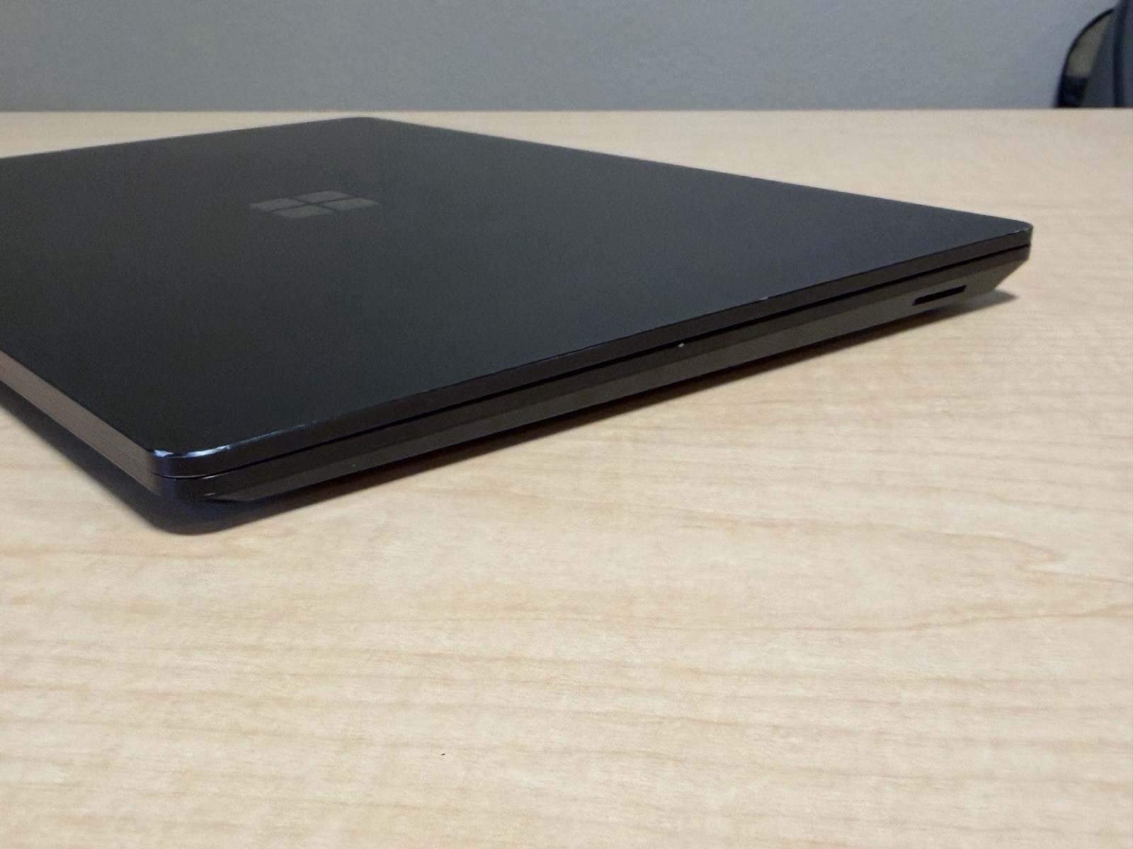 Microsoft Surface Laptop 3 13.5″ | i7-1065G7 | 16GB RAM | 256GB SSD | Used good