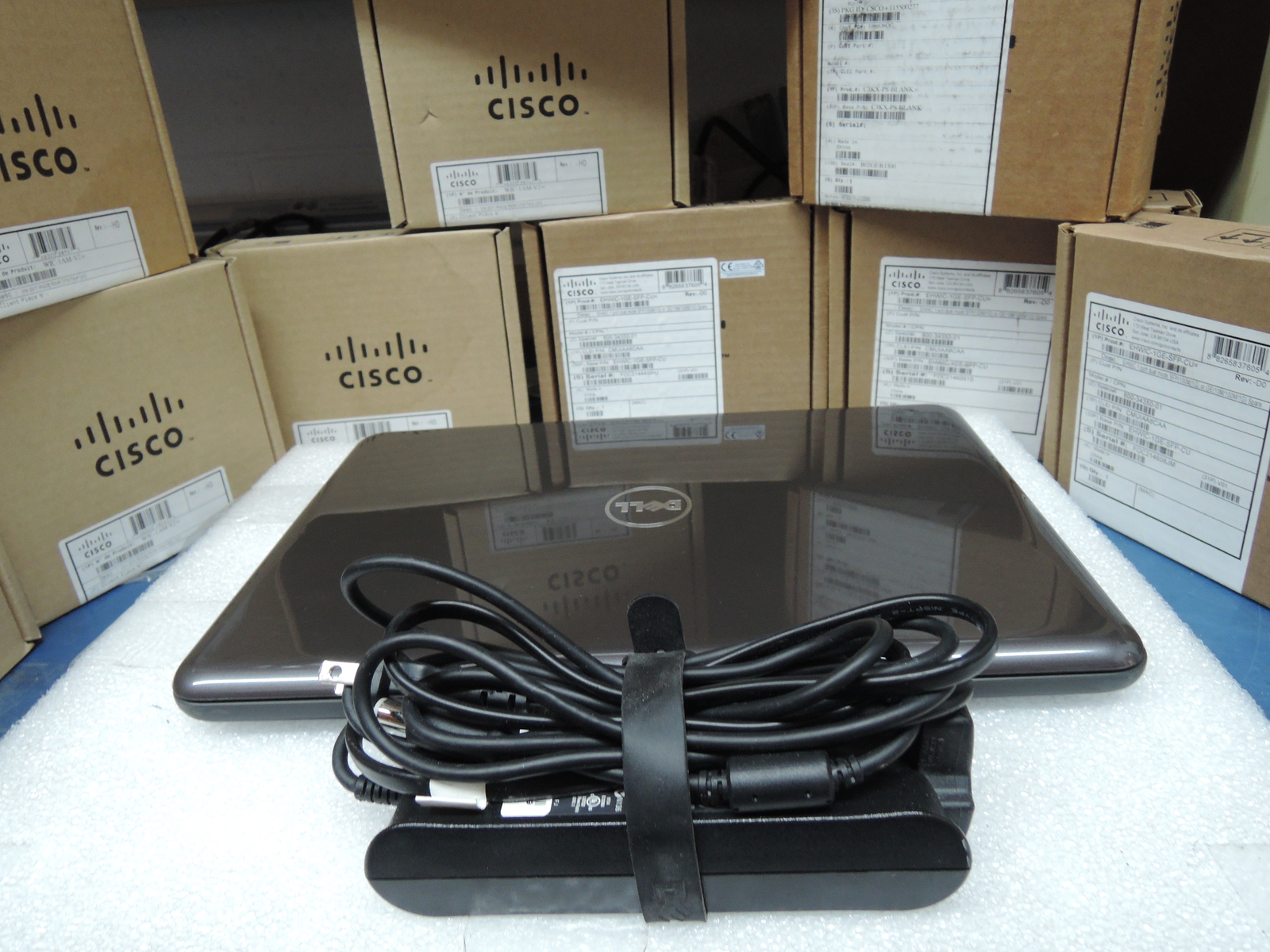 DELL LATITUDE 3380 13.3″ INTEL CORE i3-6006U WINSDOWS10 PRO 2GHz 4GB RAM 128G.