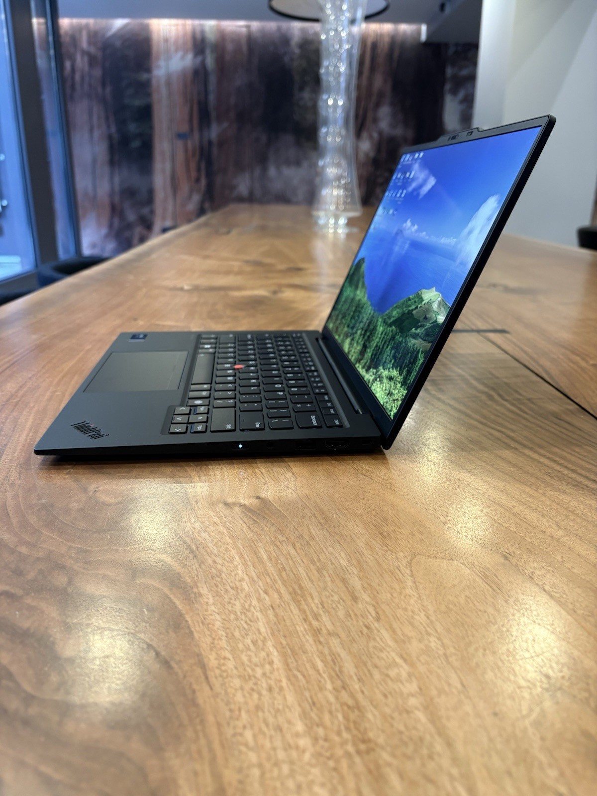 Lenovo ThinkPad X1 Carbon Gen 12 2.8K OLED Touch Ultra 7 165U 64GB 1TB Laptop