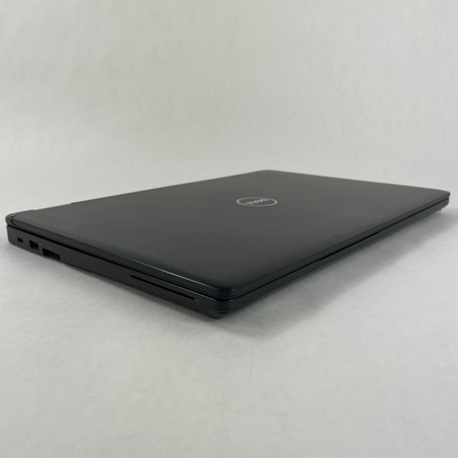 Dell Latitude 5580 15.6″ i5-7300U 2.60 GHz 8 GB RAM No SSD/OS/Batt – Bad Corner