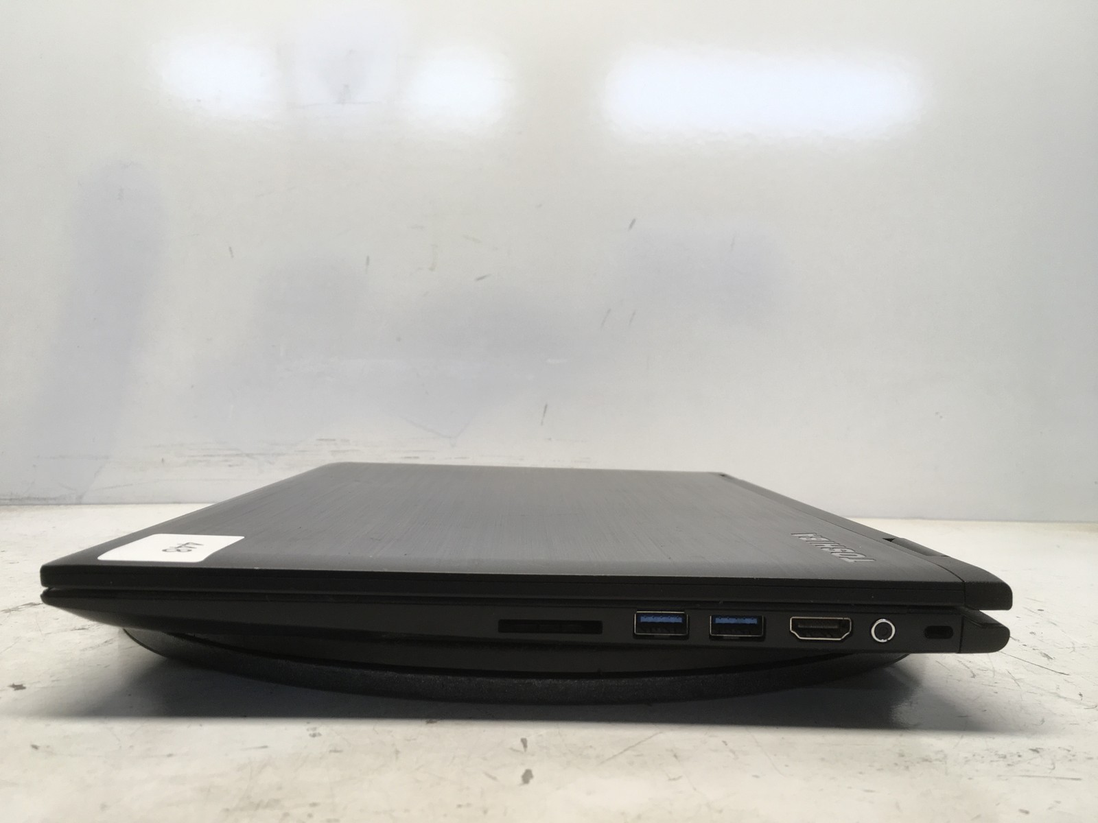 Toshiba Satellite E45W-C4200X Intel Core i3-5015U 6 GB NO HDD No Batt
