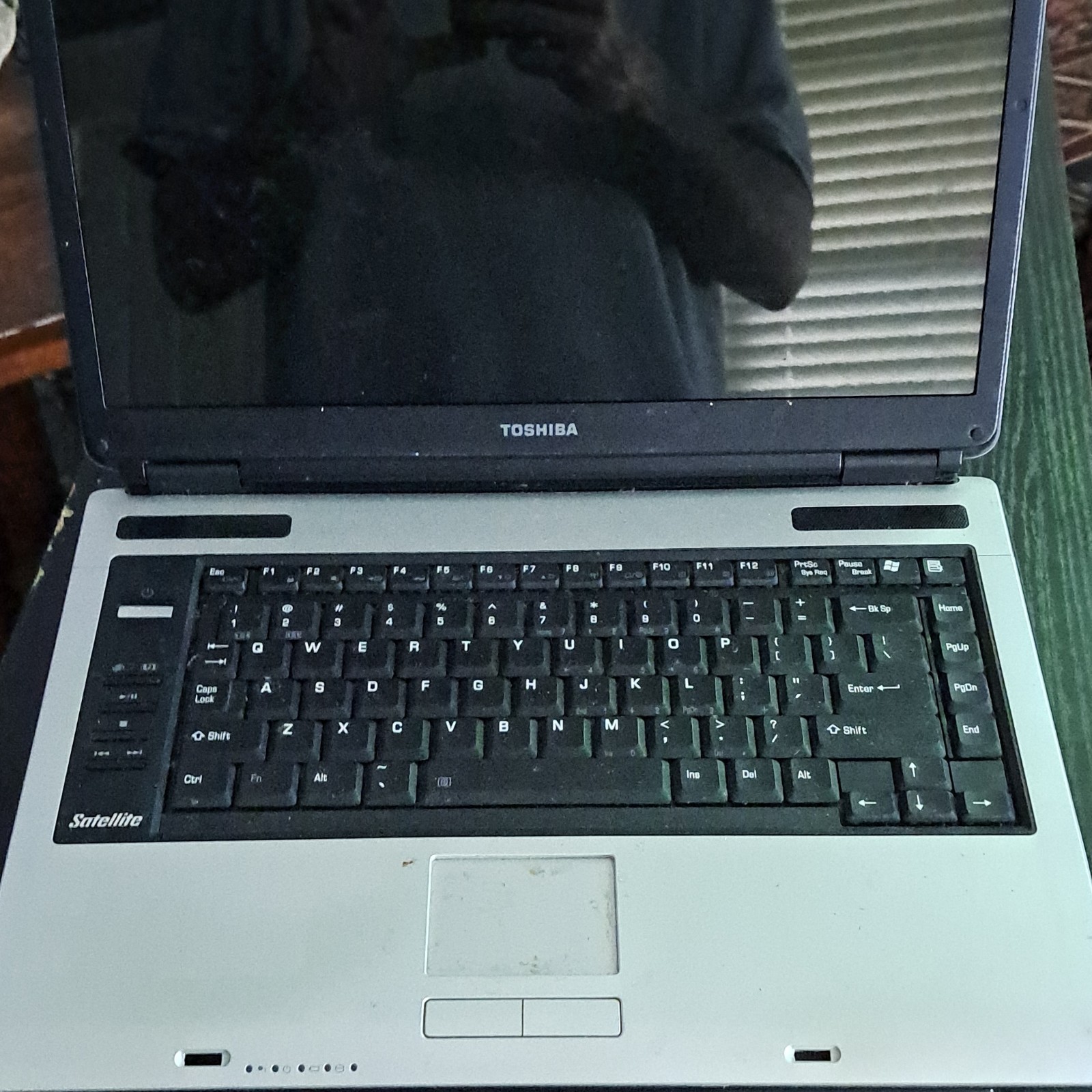 4 laptops Gateway PSWS6 Solo 1450 Intel Core i5 Windows 7 XP for parts only