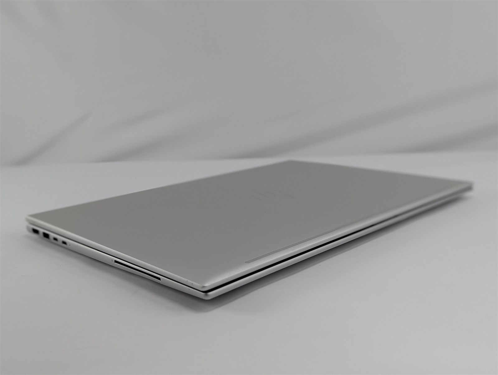 HP EliteBook 860 G9 2022 16” i5-1250P 1.7GHz 16GB RAM 512GB SSD FHD