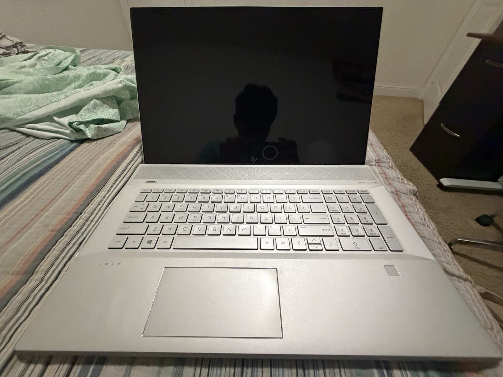 HP Envy 17.3” FHD Laptop i7-10510U 16GB RAM 1TB SSD MX250 Win11 + SD Adapter