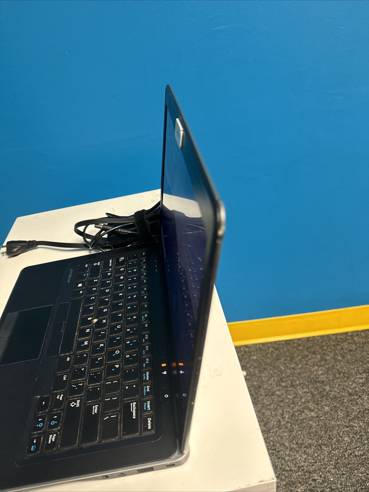 Dell Latitude E7440 14″ Intel Core i5-4310U 2.00 GHz 8 GB 237 GB SSD W10P