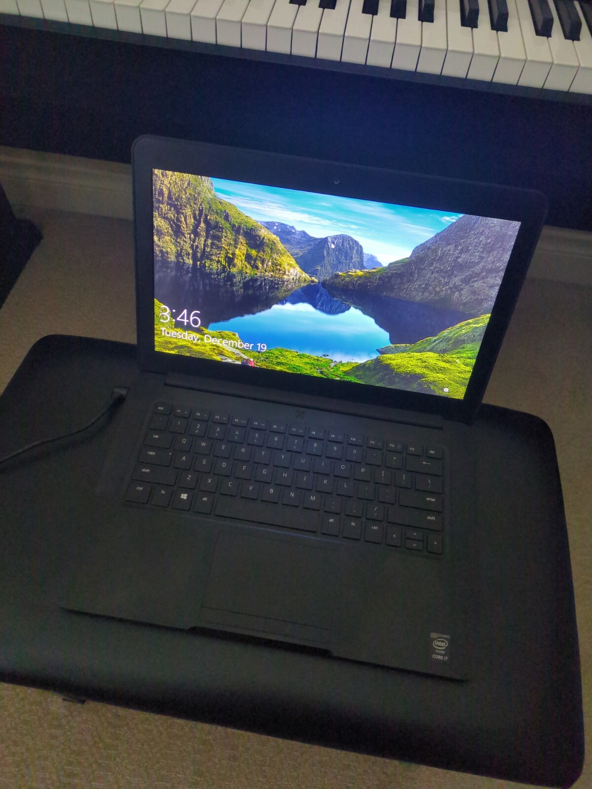 Razer Blade 14 GTX 1060 1 TB SSD 16GB RAM + Killer 1535 Wireless + dbrand Skin