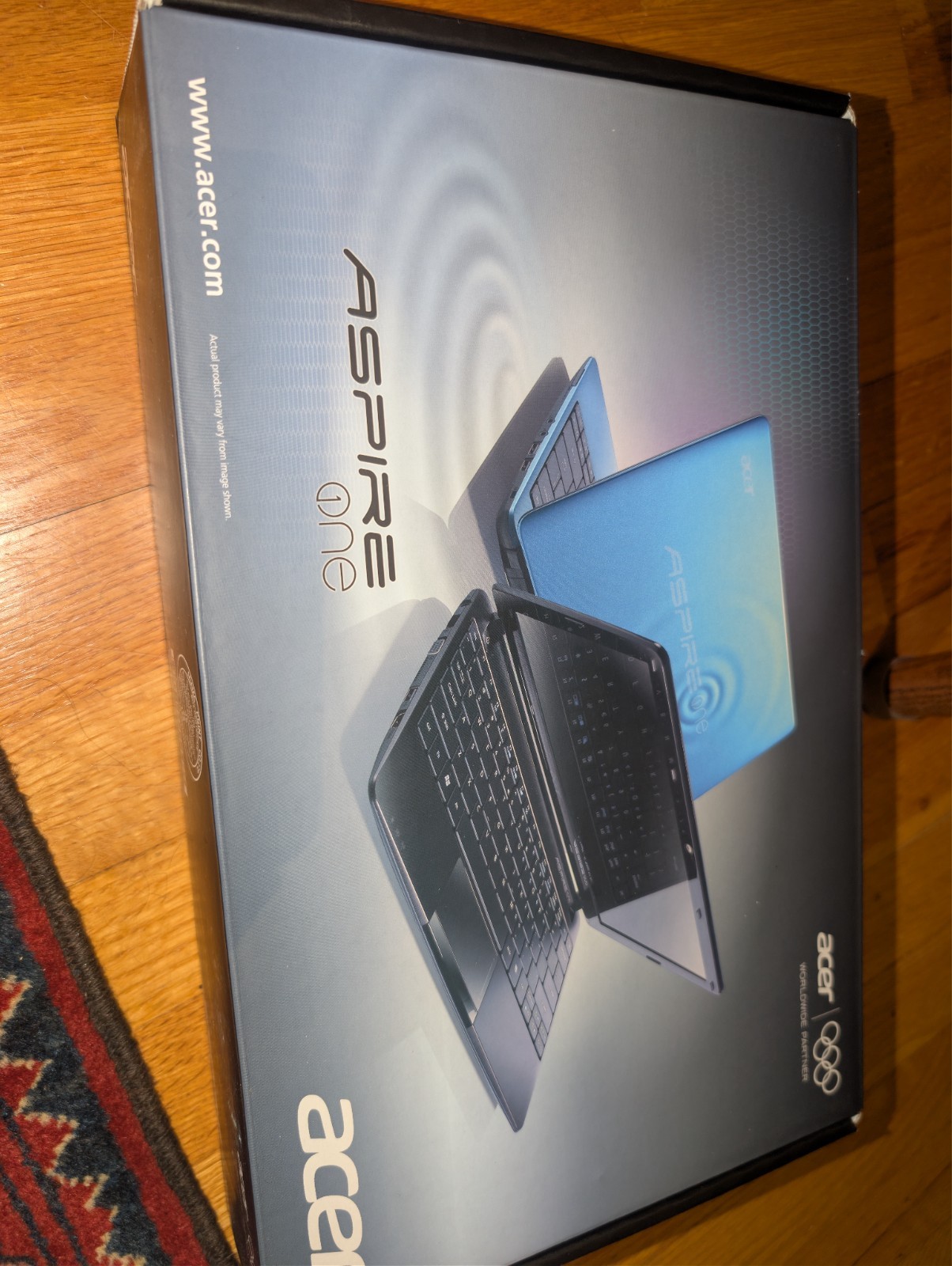 Acer Aspire One 722 Netbook Laptop AMD C60 2GB 320GB HHD Windows 7 original box
