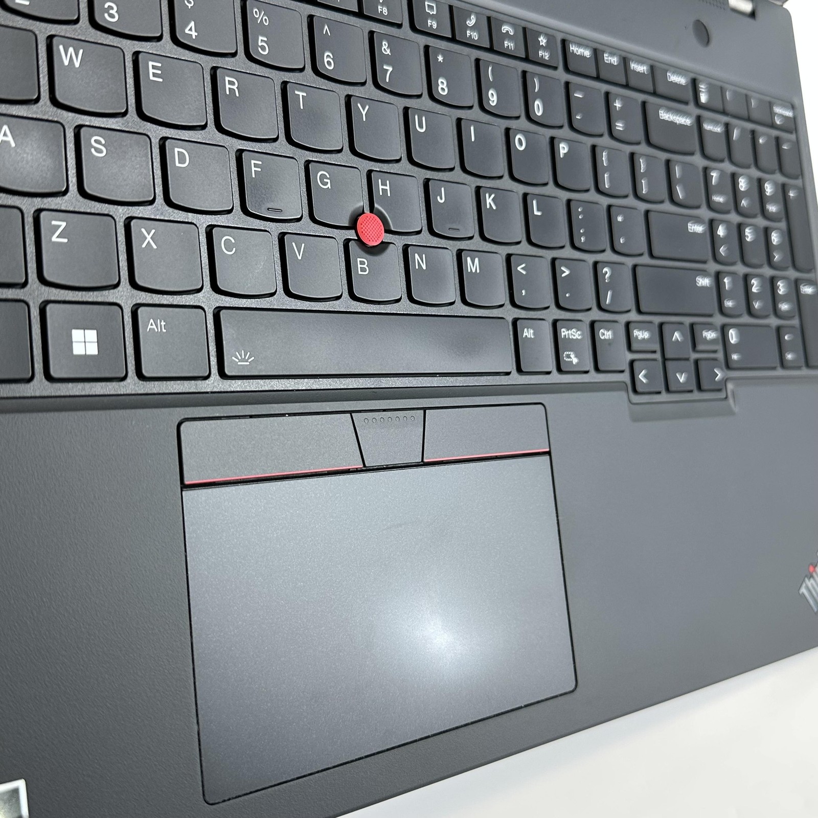 Lenovo ThinkPad T16 Gen 2 FHD+ TOUCH 3.3 GHz Ryzen 7 PRO 7840U 16GB 512GB SSD