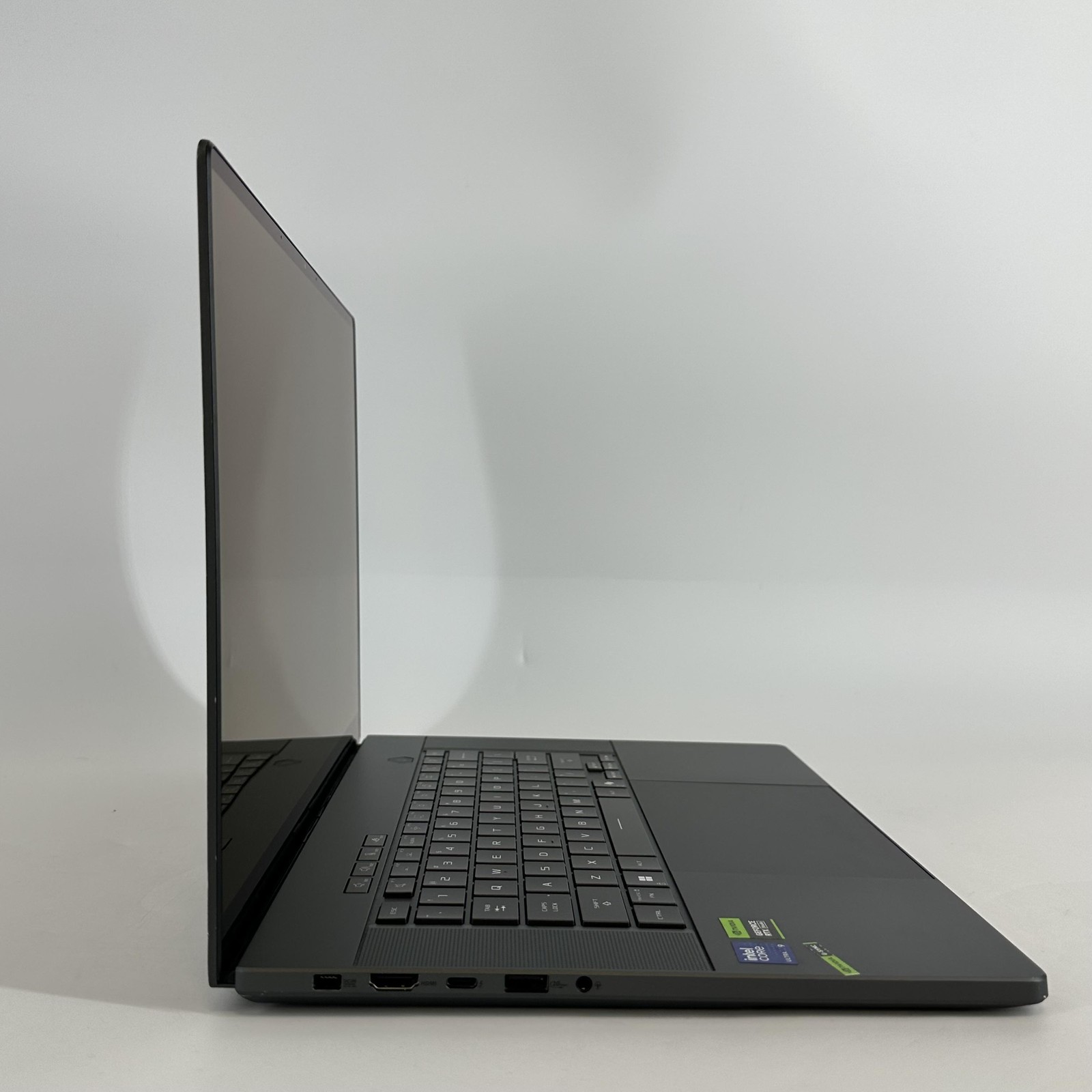 Asus ROG Zephyrus G16 GU605 240Hz QHD+ 2.9GHz Ultra 9 285H 32GB 2TB SSD RTX 5080