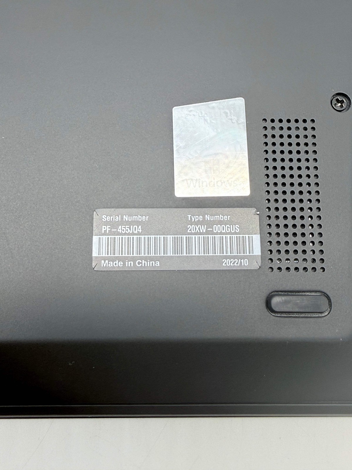 Lenovo ThinkPad X1 Carbon Gen 9 14″ Core i7 16GB RAM 512GB Black w/ Charger