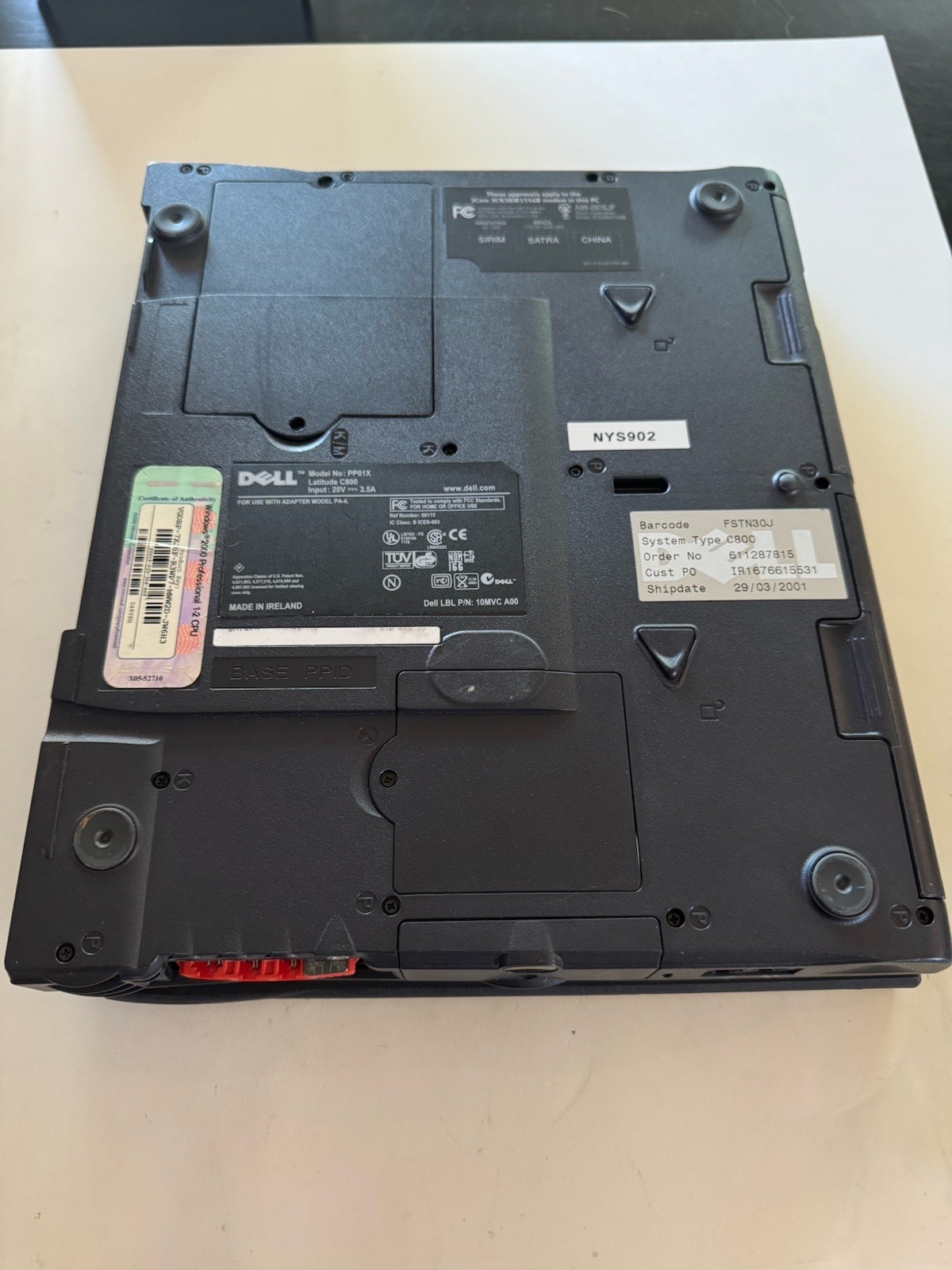 Dell Latitude C800 Laptop Pentium III 850Mhz 256MB 20GB 15″ Windows 2000 Working