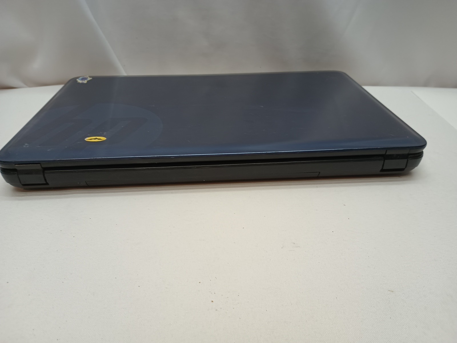HP 2000 Notebook PC Laptop, As Is For Parts or Repair Broken Screen