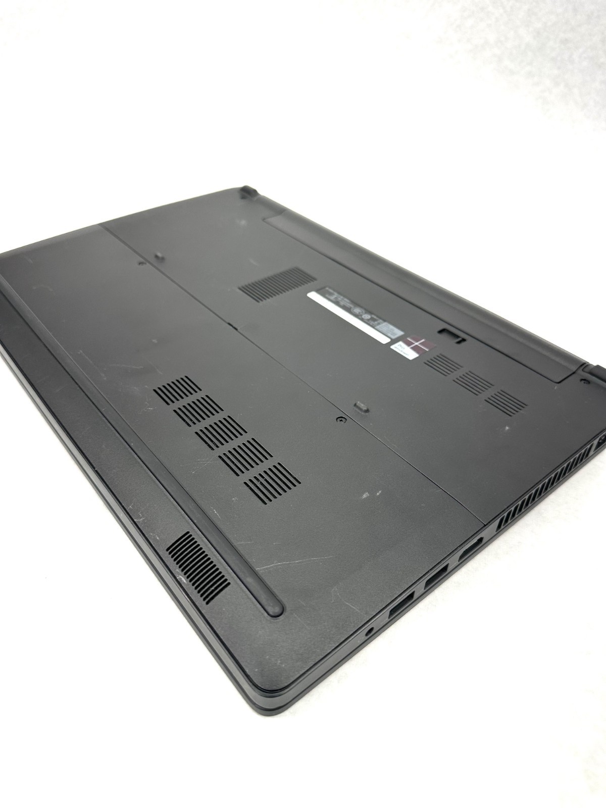 Dell Latitude 3570 Intel i5-6200U, 2.3Ghz 4GM RAM 500GB SATA HHD WIN 10P Charger